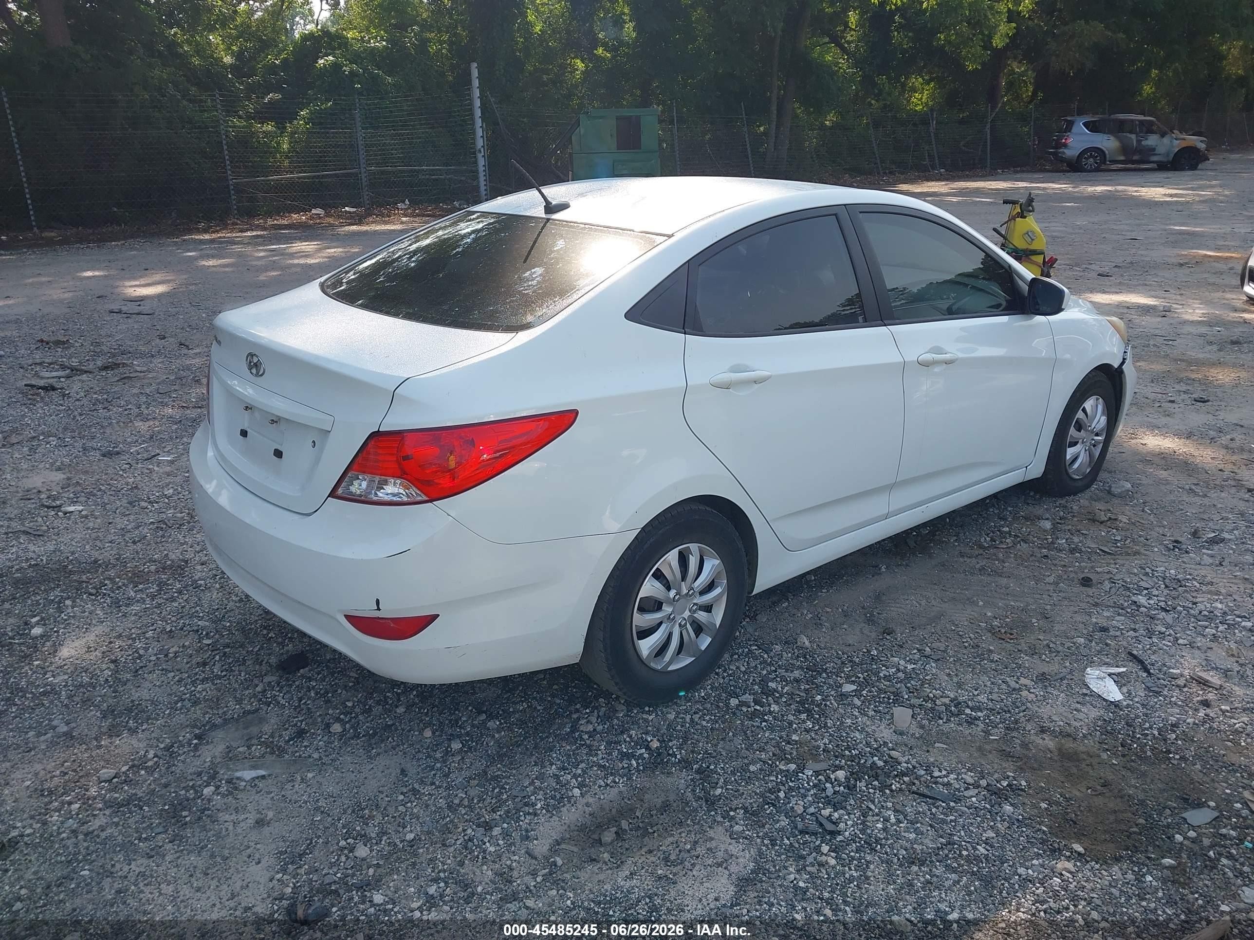 2013 Hyundai Accent Gls White vin: KMHCT4AE3DU290072