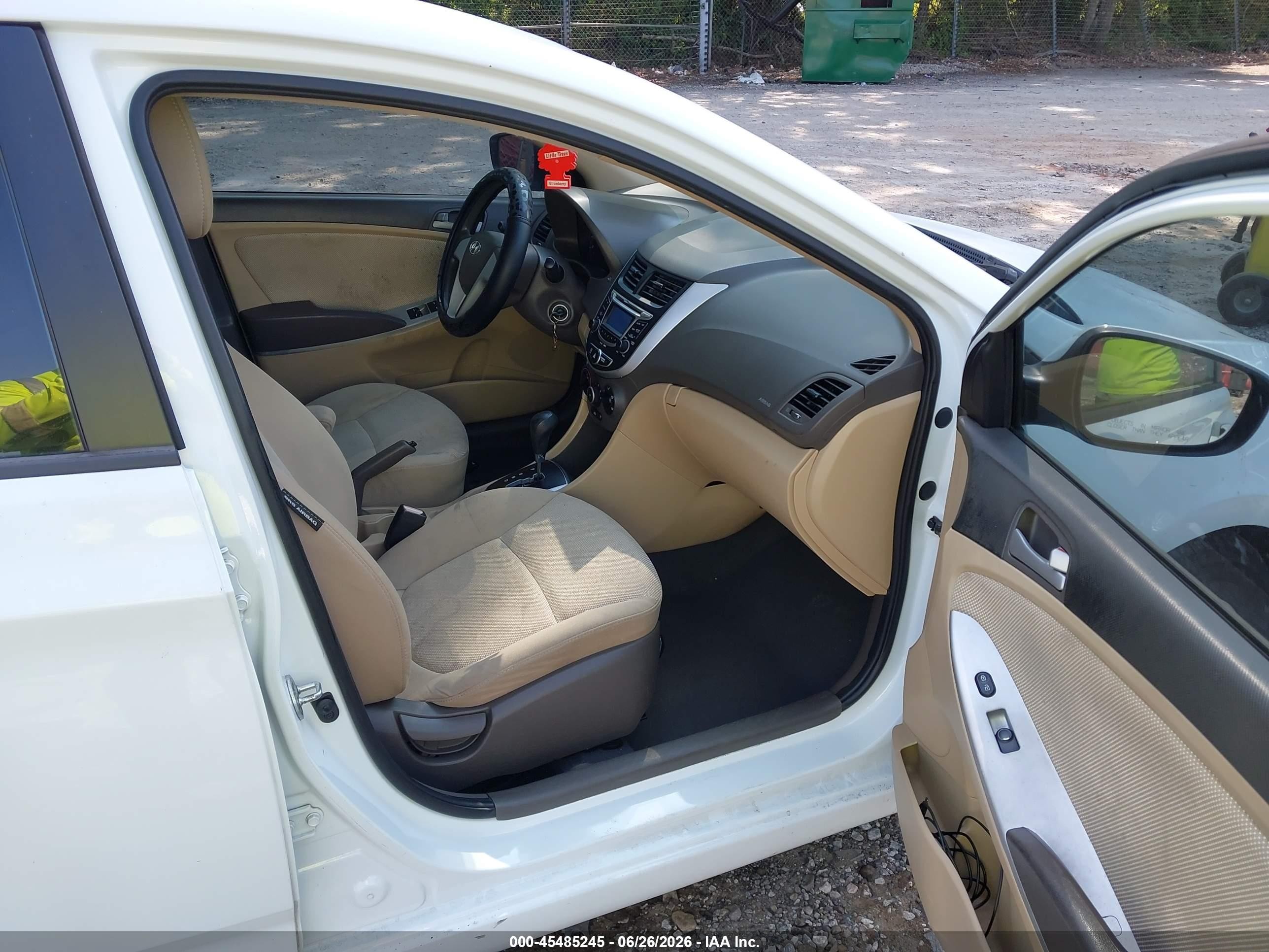 2013 Hyundai Accent Gls White vin: KMHCT4AE3DU290072