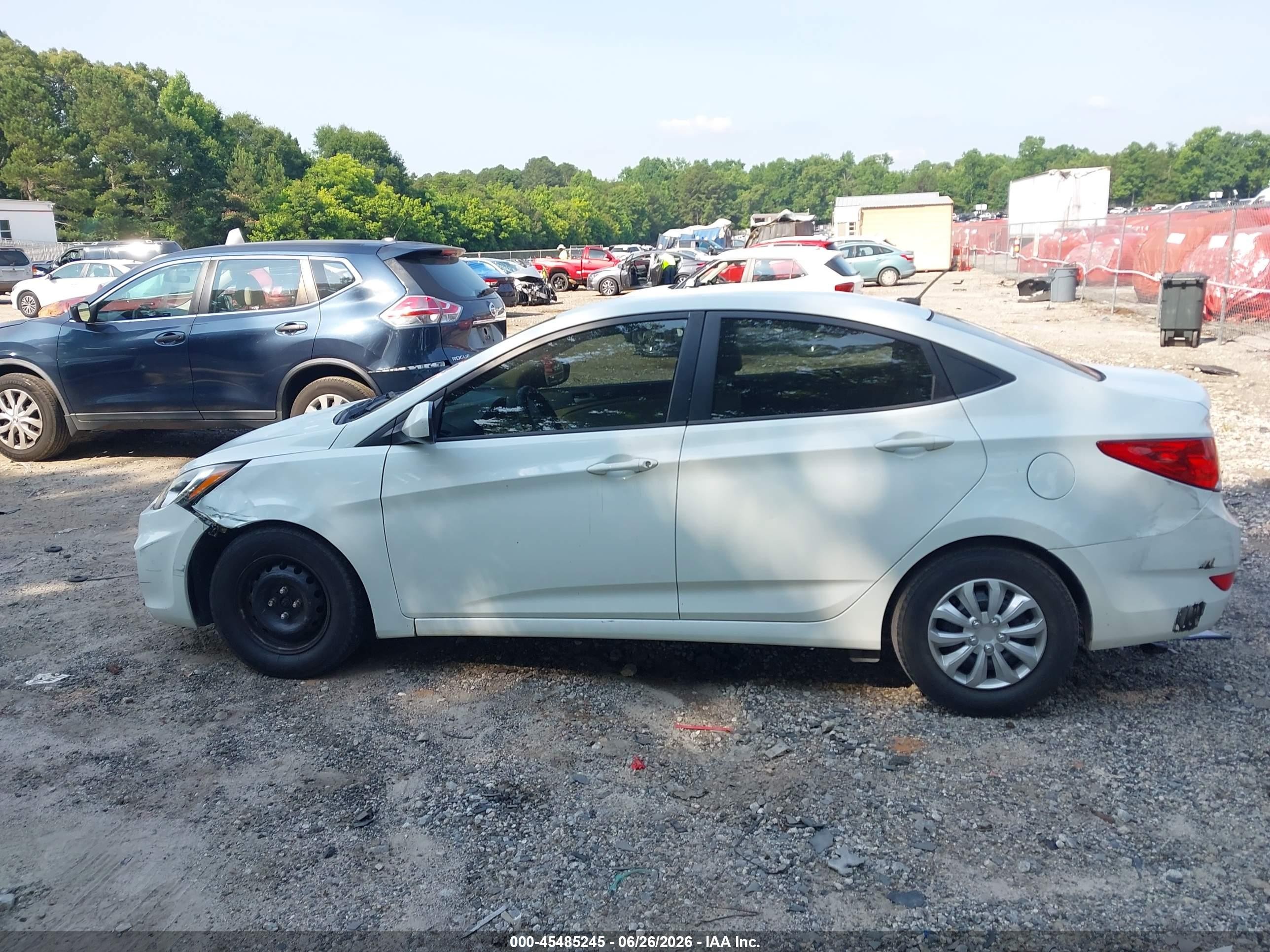 2013 Hyundai Accent Gls White vin: KMHCT4AE3DU290072