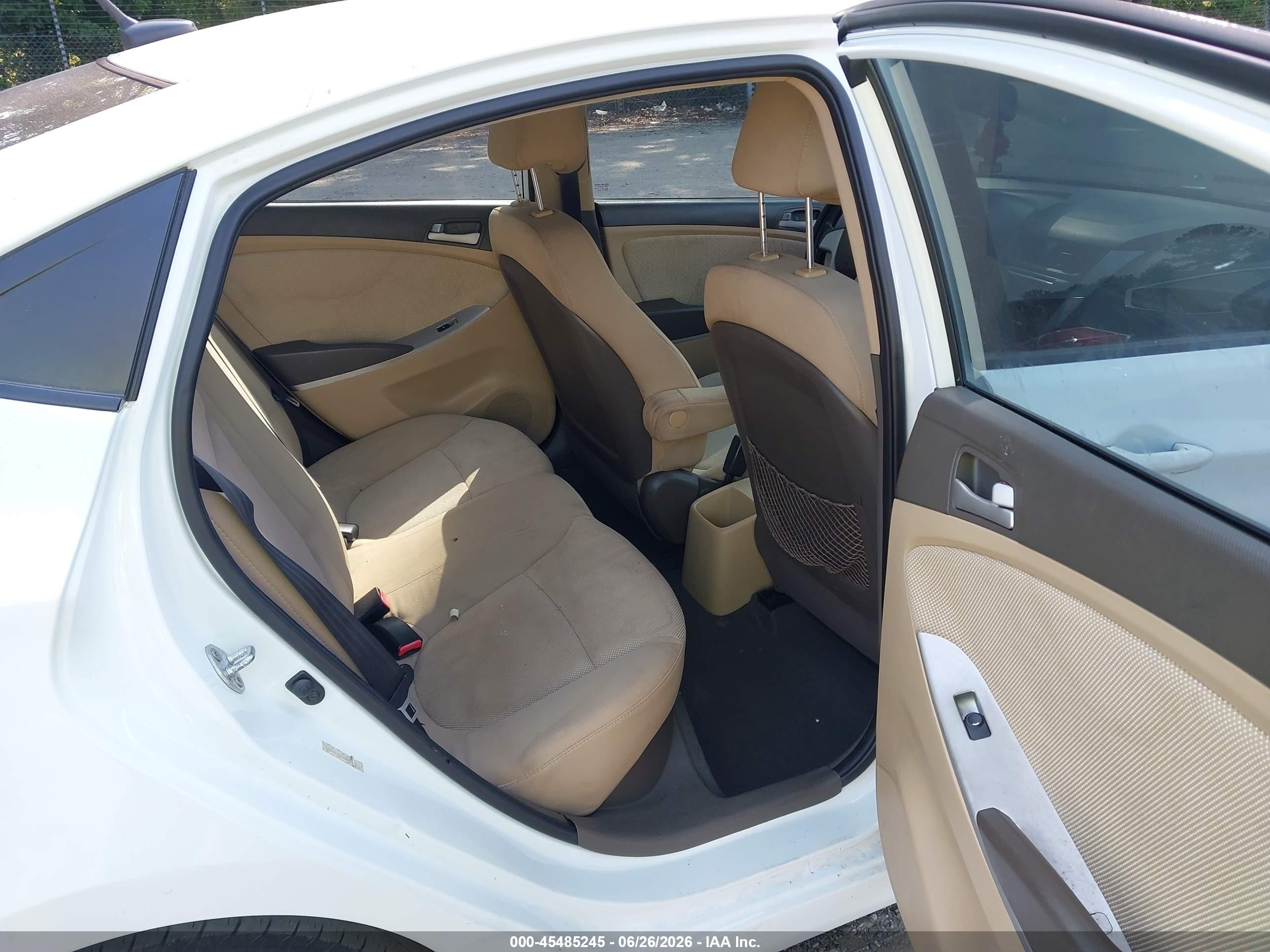 2013 Hyundai Accent Gls White vin: KMHCT4AE3DU290072
