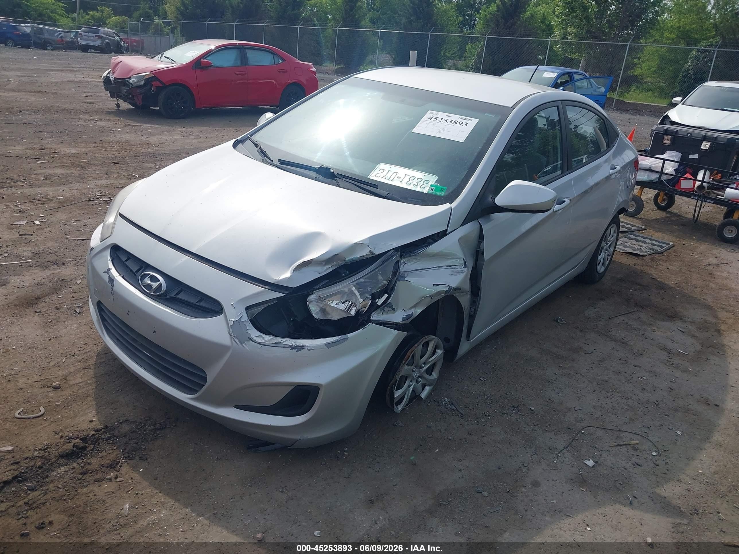 2013 Hyundai Accent Gls Silver vin: KMHCT4AE3DU341375