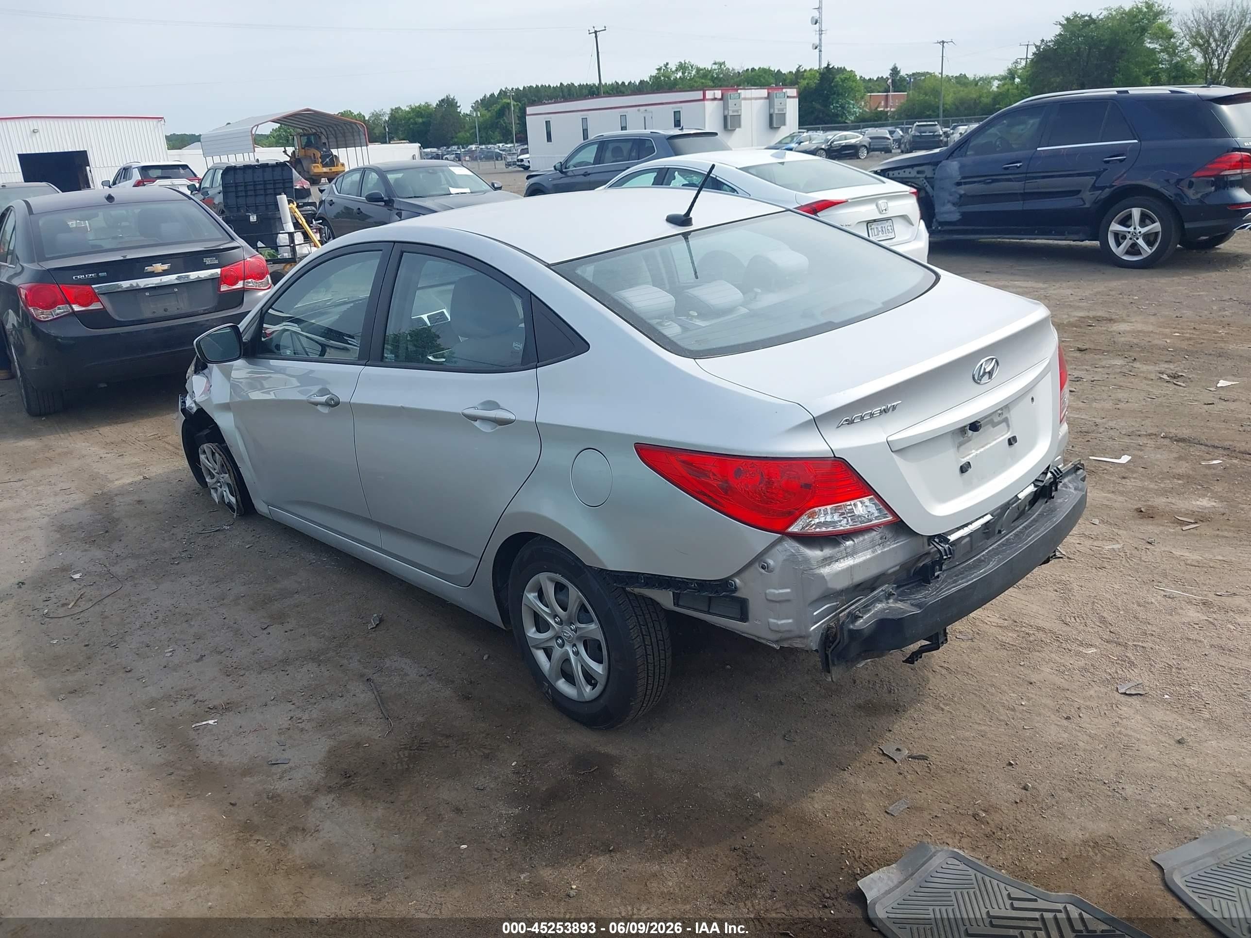 2013 Hyundai Accent Gls Silver vin: KMHCT4AE3DU341375