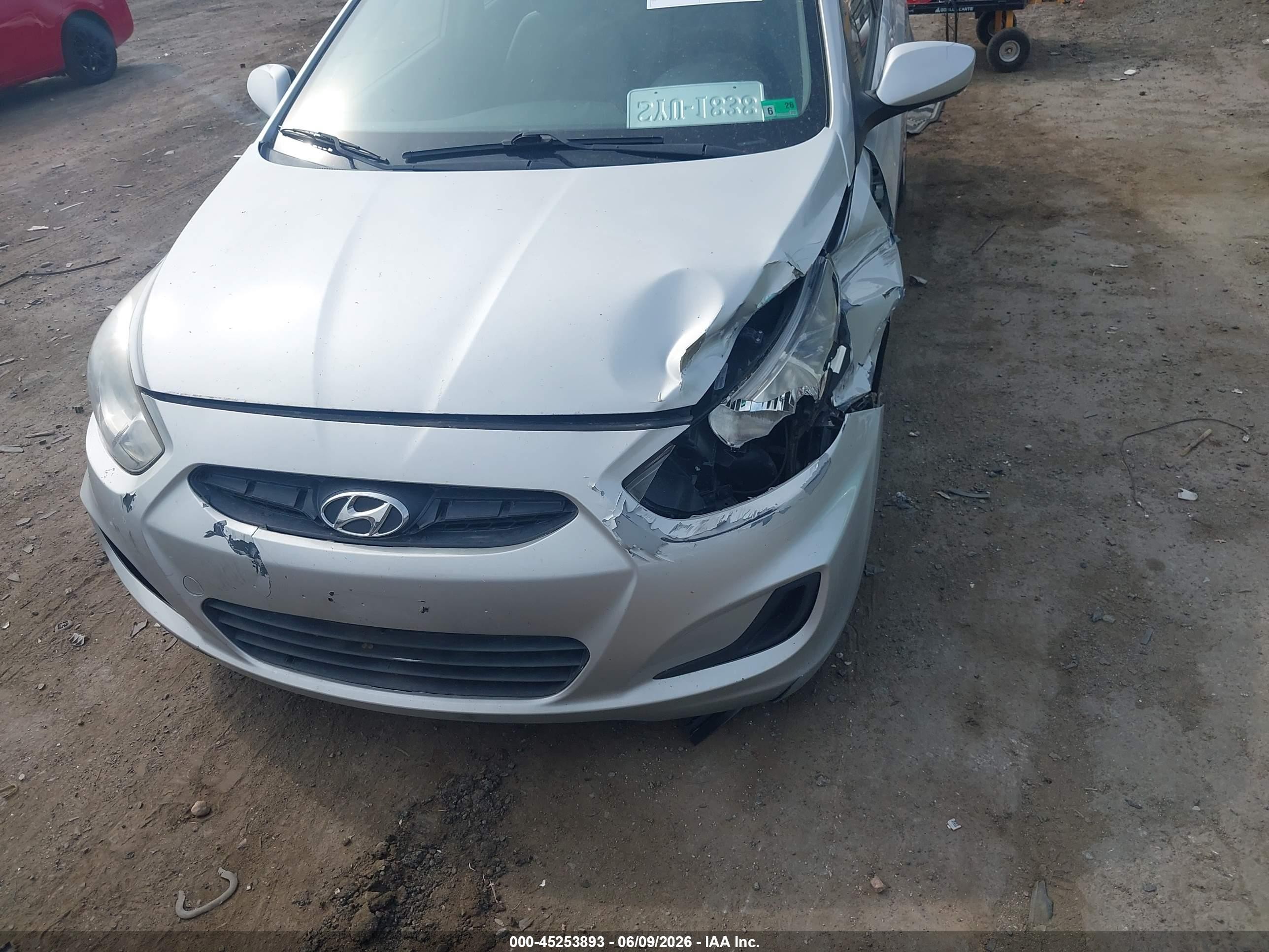 2013 Hyundai Accent Gls Silver vin: KMHCT4AE3DU341375