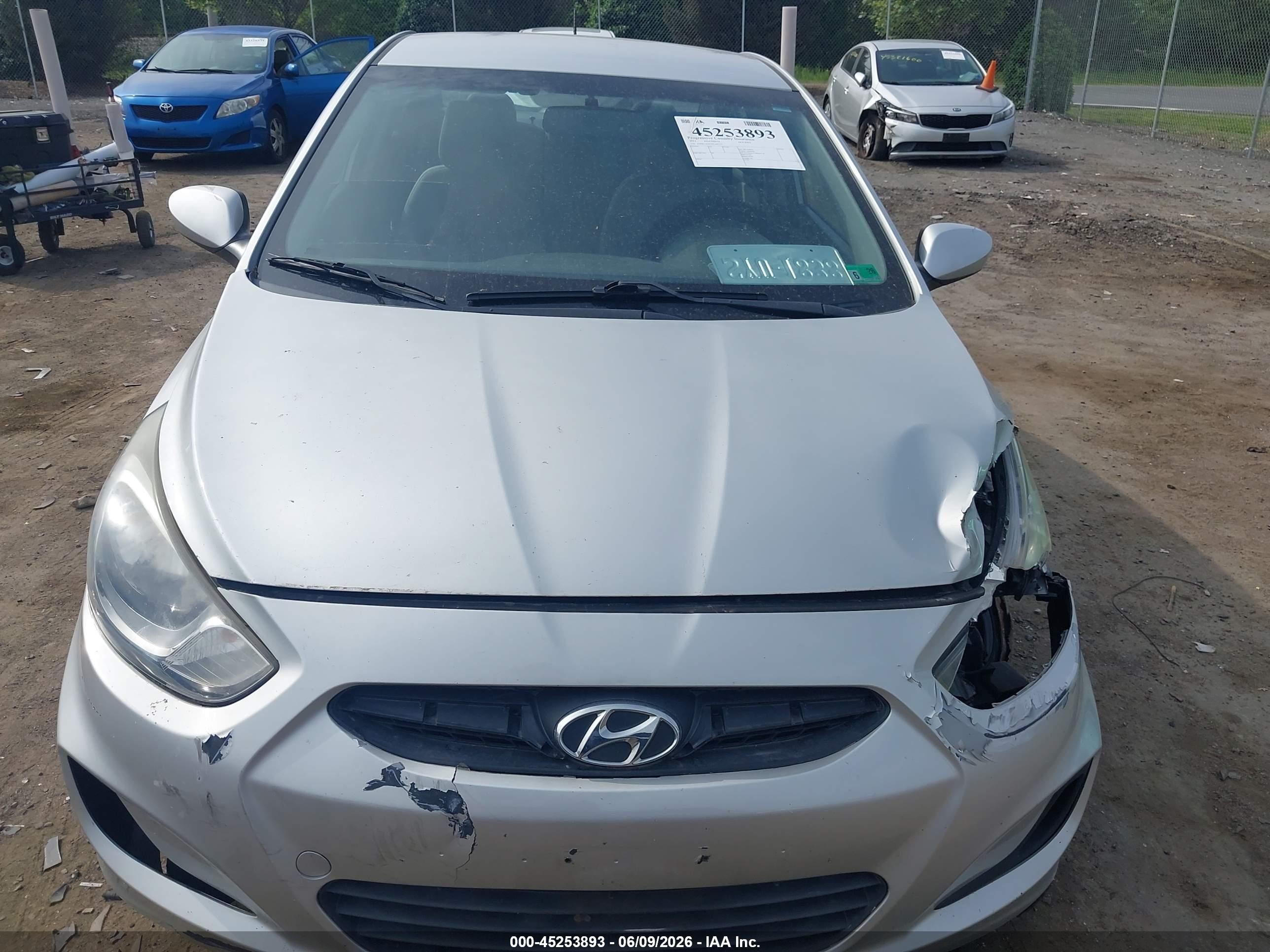 2013 Hyundai Accent Gls Silver vin: KMHCT4AE3DU341375