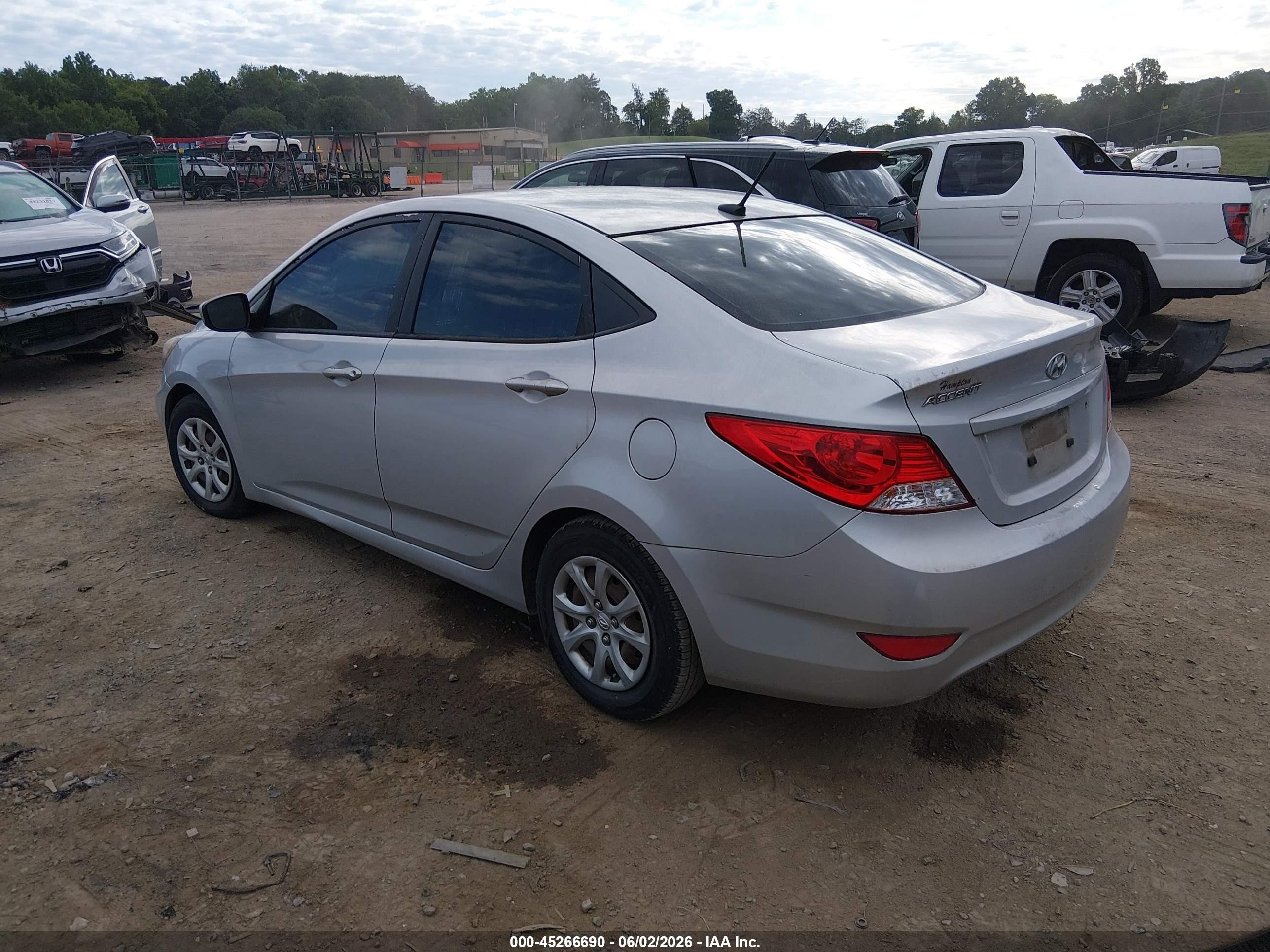 2013 Hyundai Accent Gls Silver vin: KMHCT4AE3DU501030