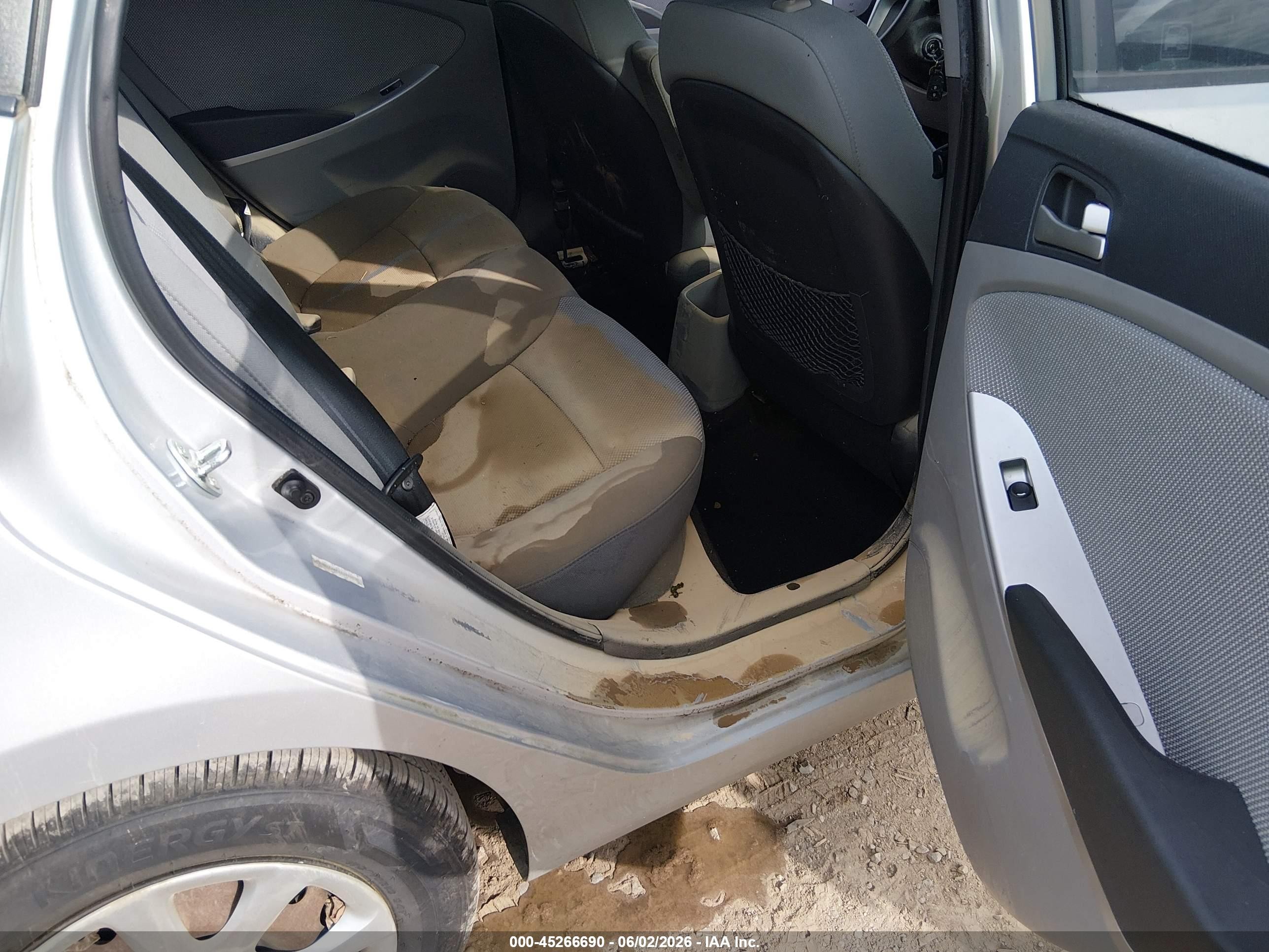 2013 Hyundai Accent Gls Silver vin: KMHCT4AE3DU501030