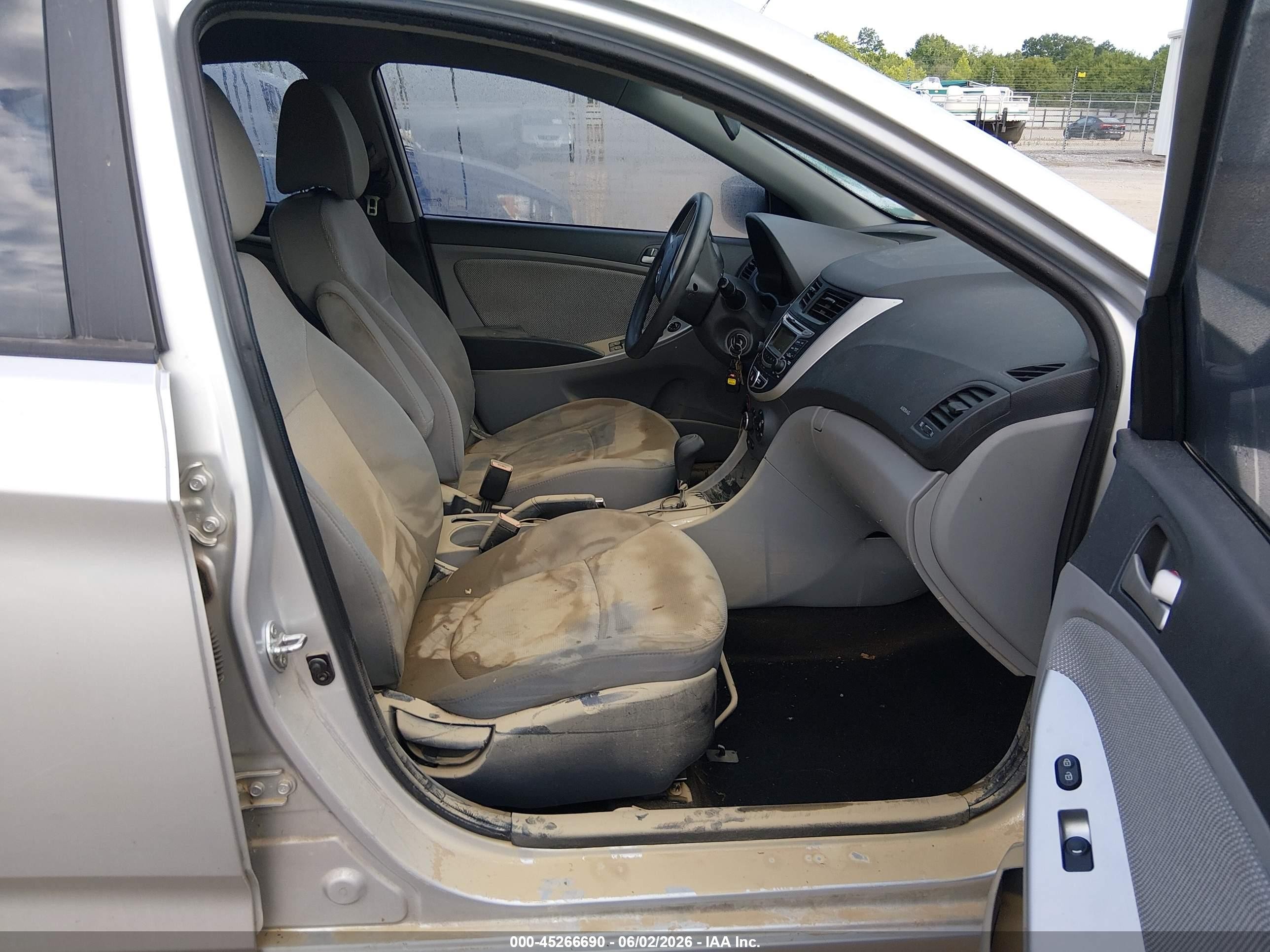 2013 Hyundai Accent Gls Silver vin: KMHCT4AE3DU501030