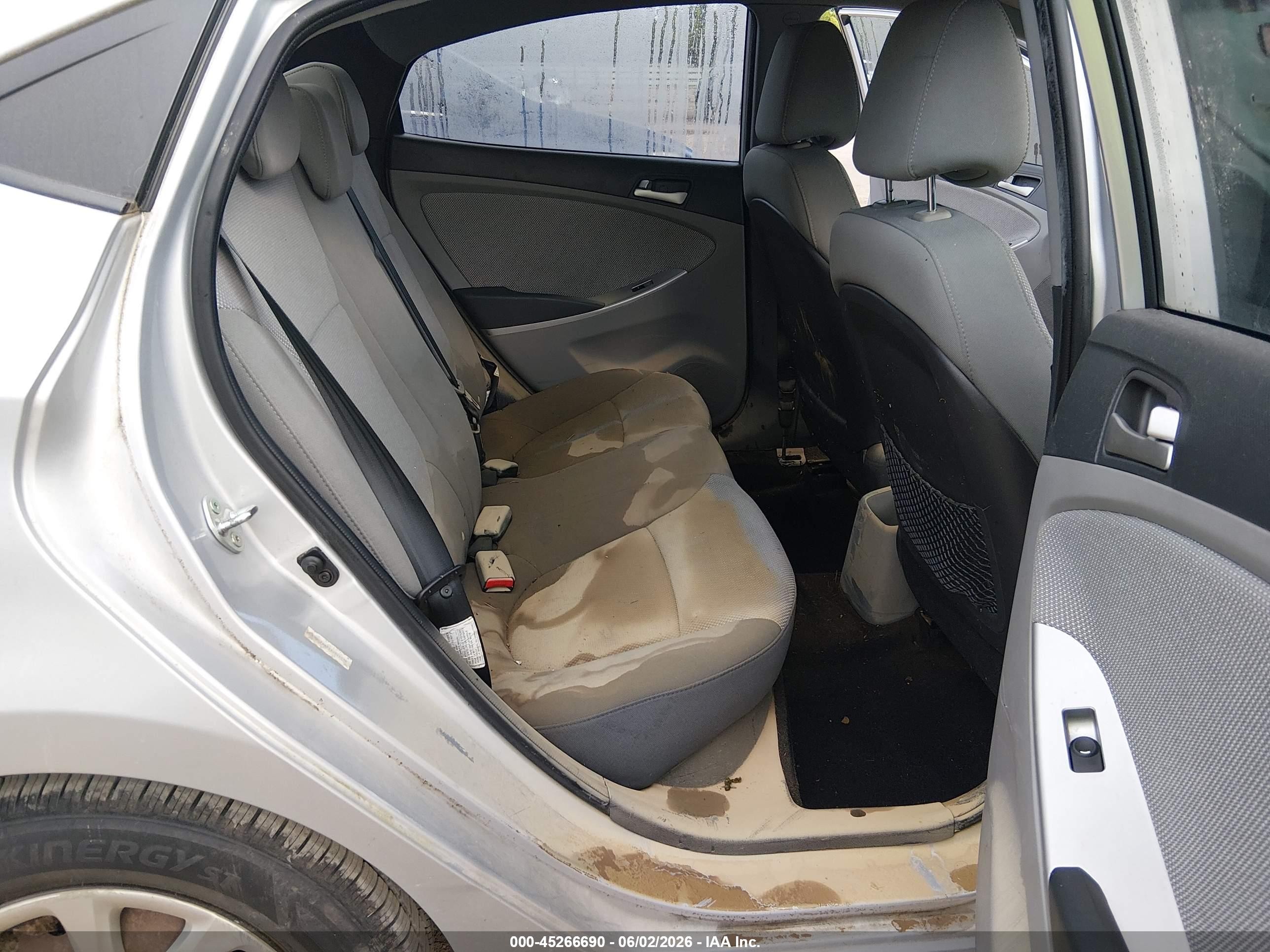 2013 Hyundai Accent Gls Silver vin: KMHCT4AE3DU501030