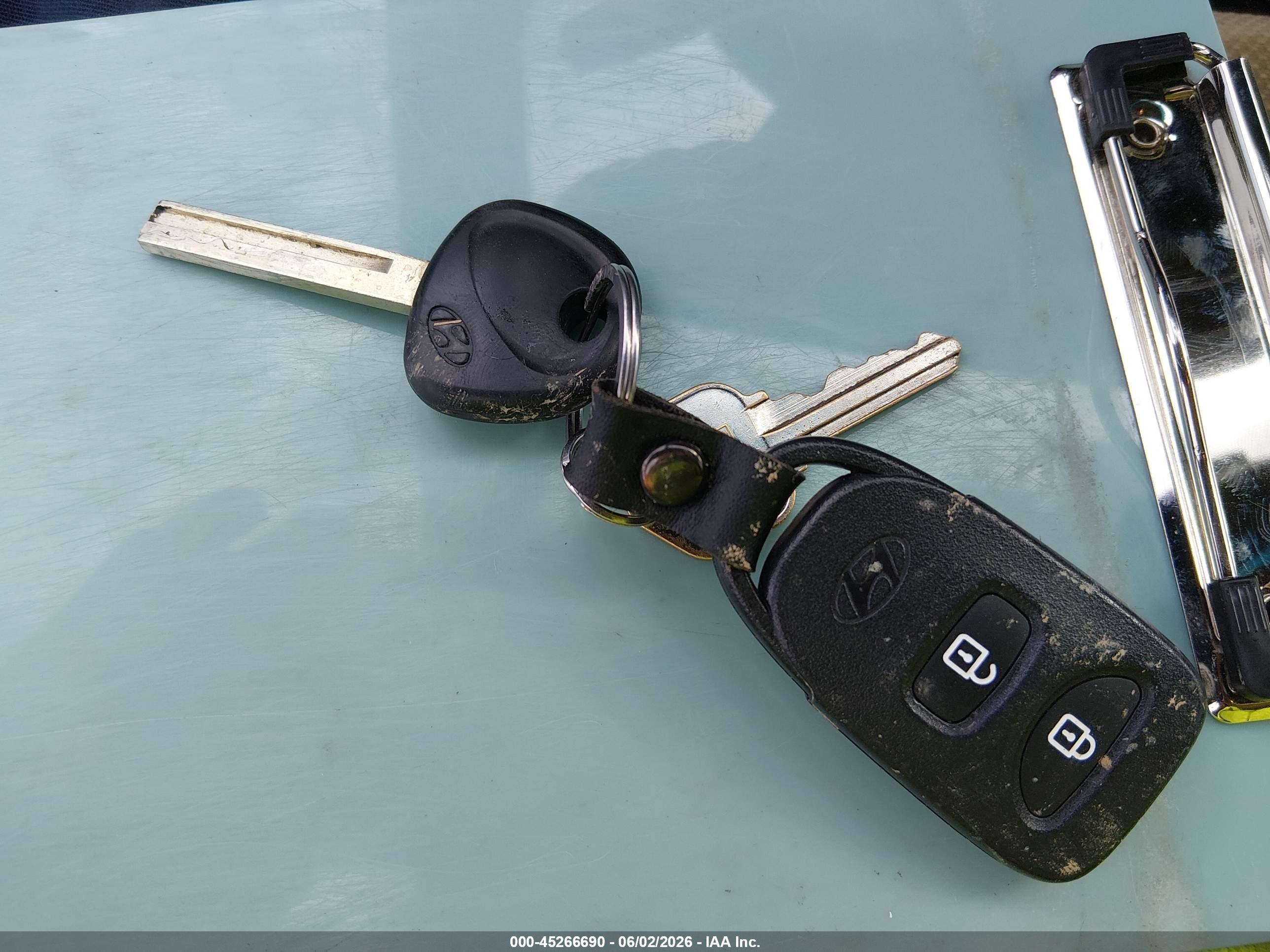 2013 Hyundai Accent Gls Silver vin: KMHCT4AE3DU501030