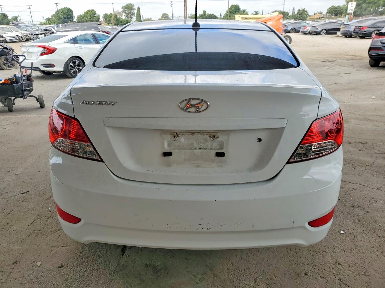 2013 Hyundai Accent Gls White vin: KMHCT4AE3DU537803