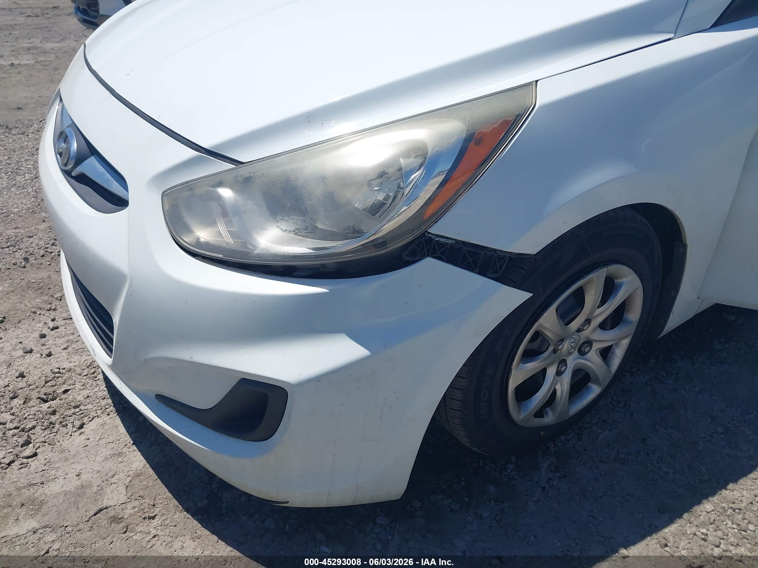 2013 Hyundai Accent Gls Белый vin: KMHCT4AE3DU551488