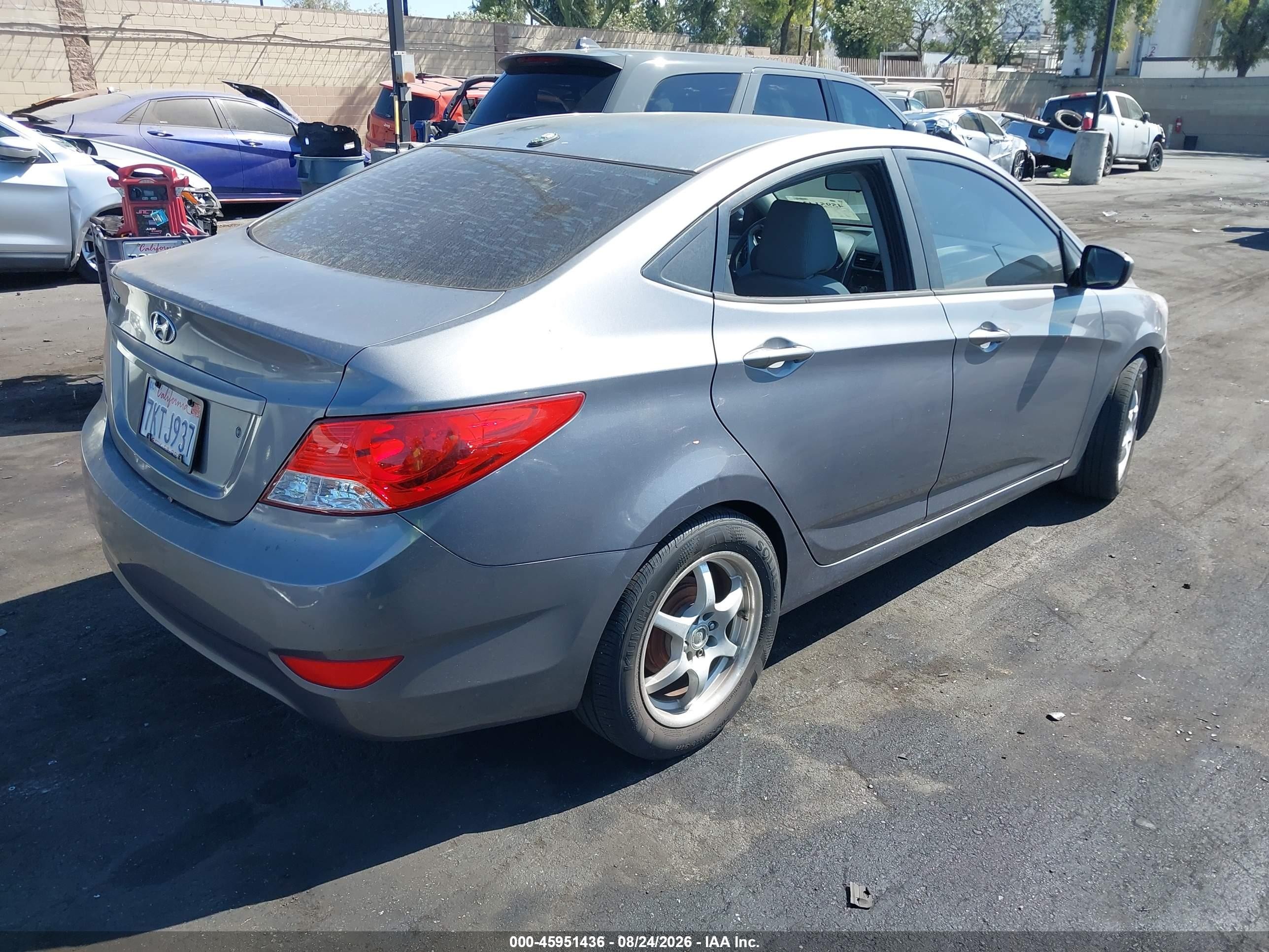 2013 Hyundai Accent Gls Gray vin: KMHCT4AE3DU556870