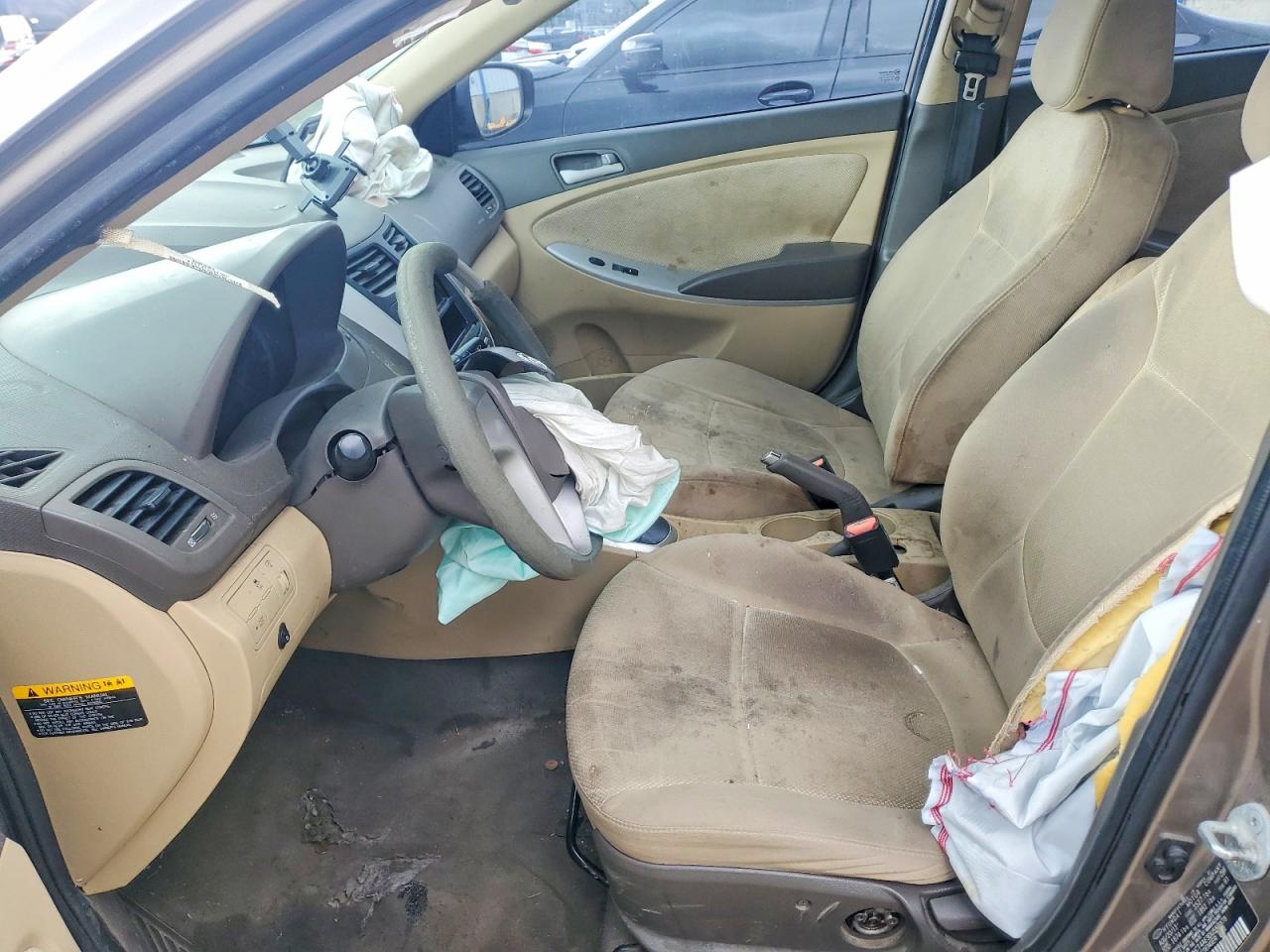 2013 Hyundai Accent Gls Tan vin: KMHCT4AE3DU559378