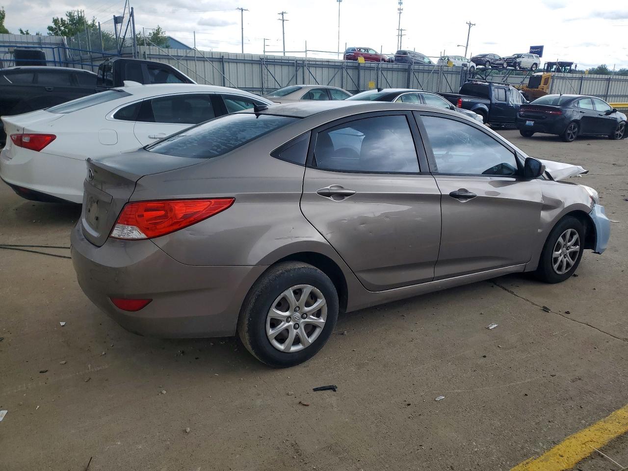 2013 Hyundai Accent Gls Tan vin: KMHCT4AE3DU559378