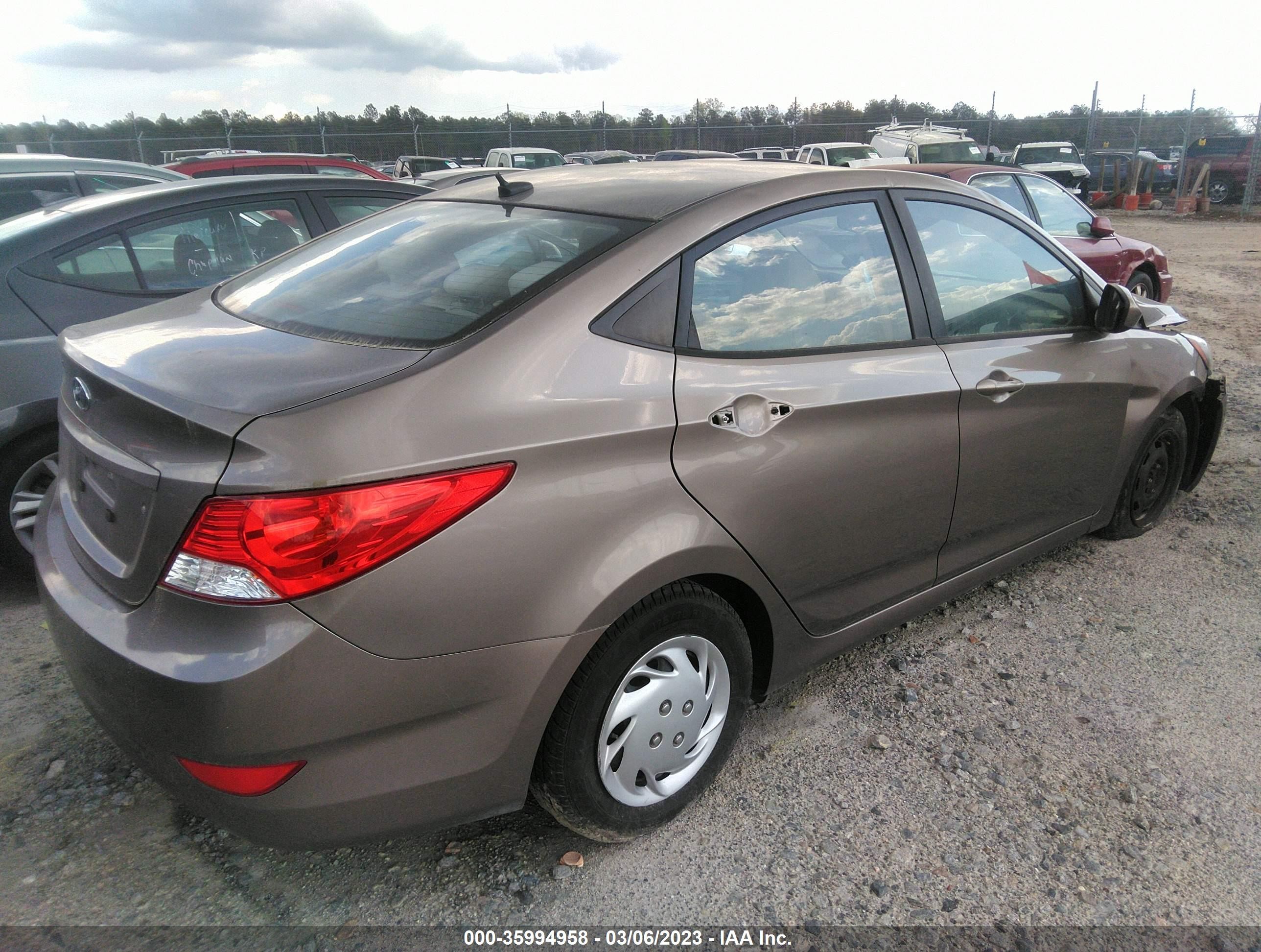 2014 Hyundai Accent Gls Tan vin: KMHCT4AE3EU686472