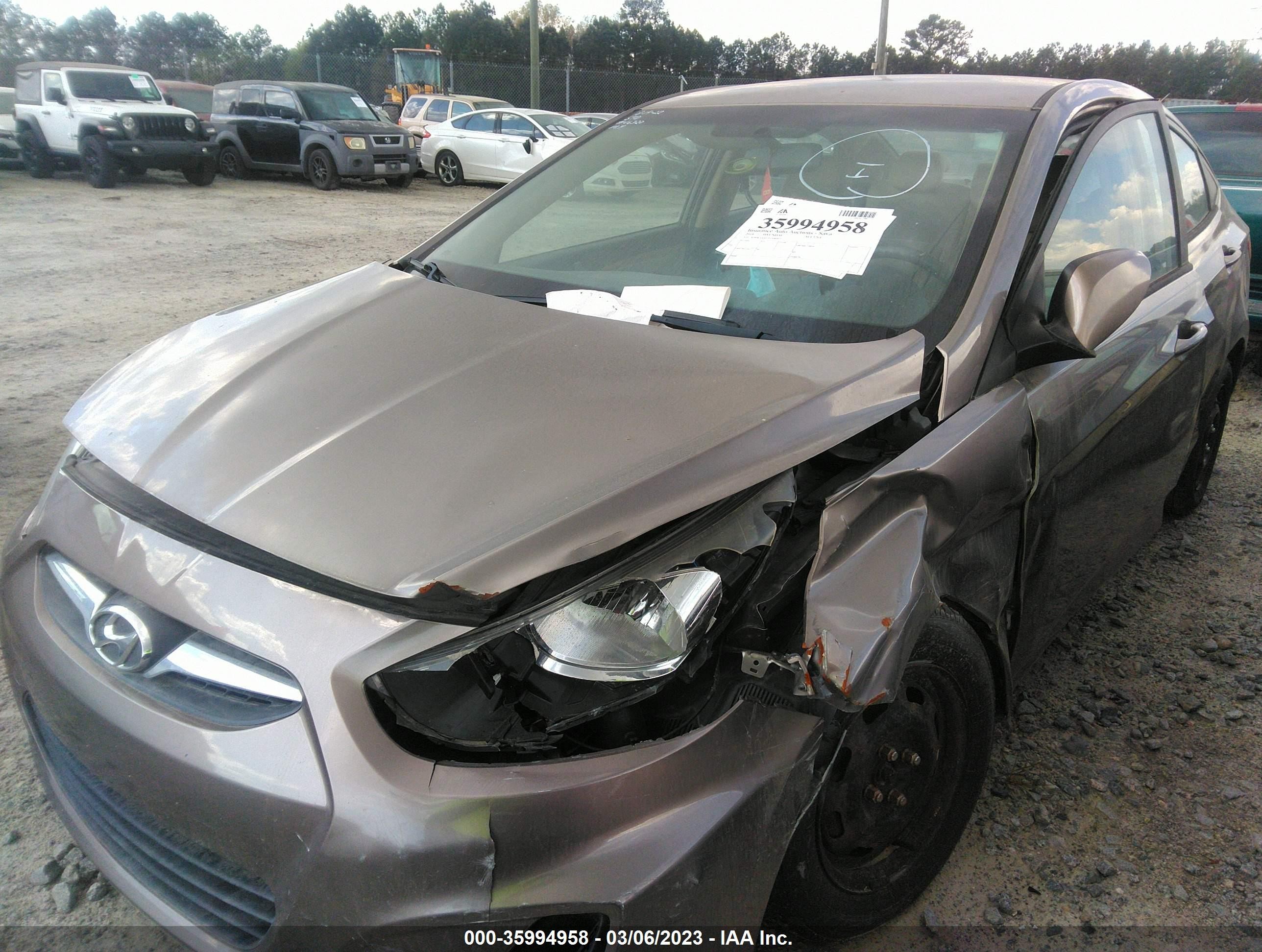 2014 Hyundai Accent Gls Tan vin: KMHCT4AE3EU686472