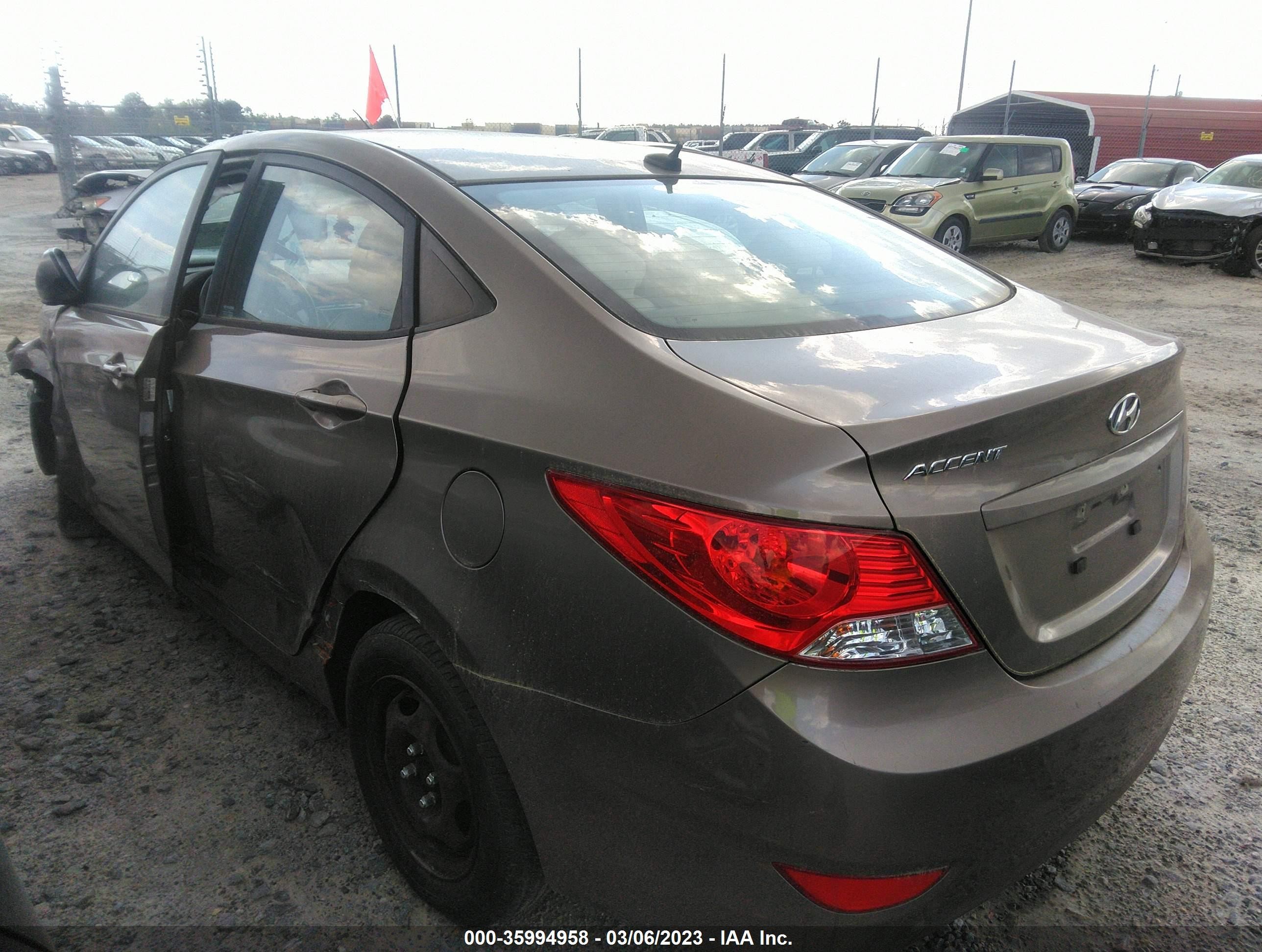 2014 Hyundai Accent Gls Tan vin: KMHCT4AE3EU686472