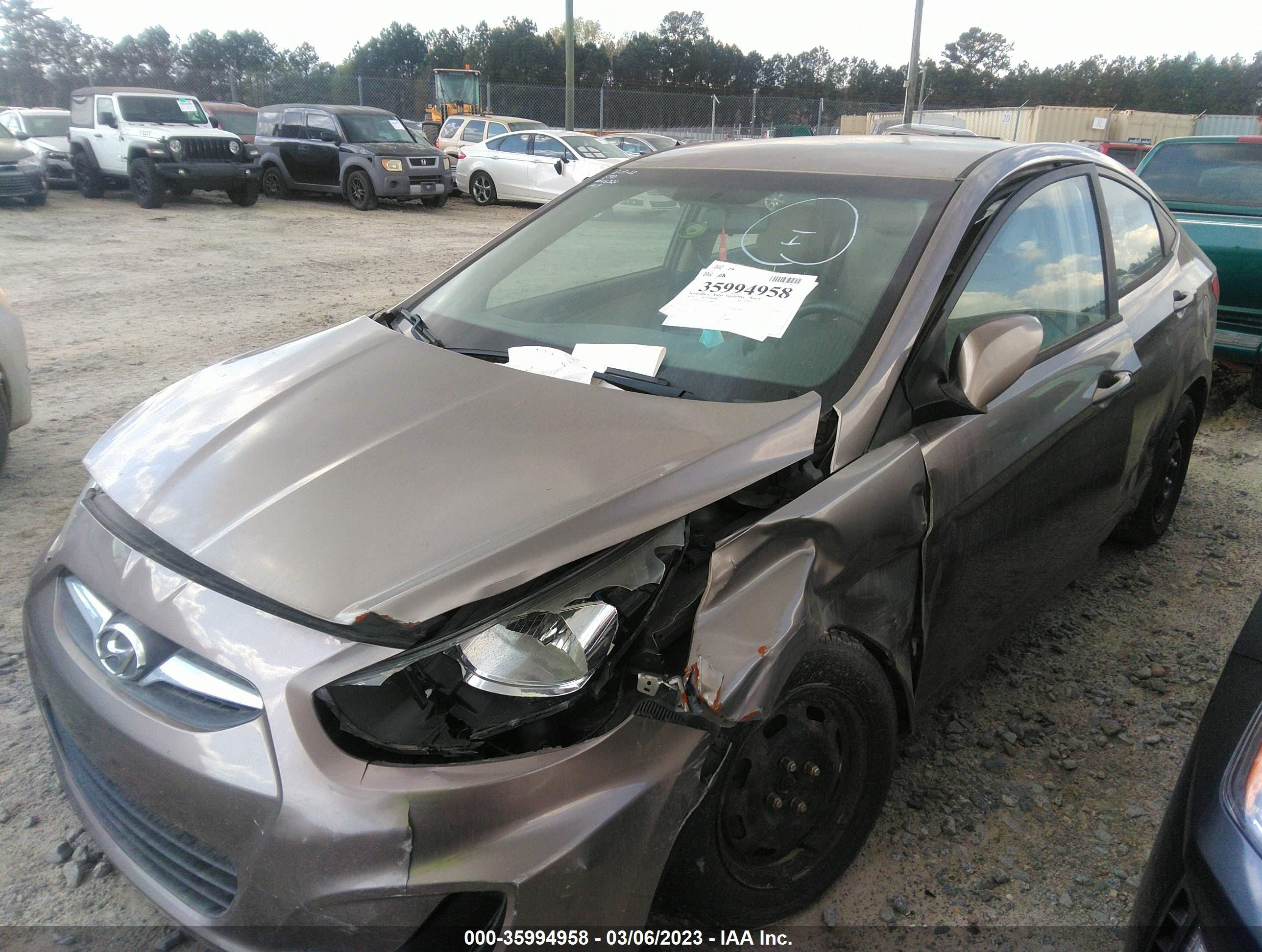 2014 Hyundai Accent Gls Tan vin: KMHCT4AE3EU686472