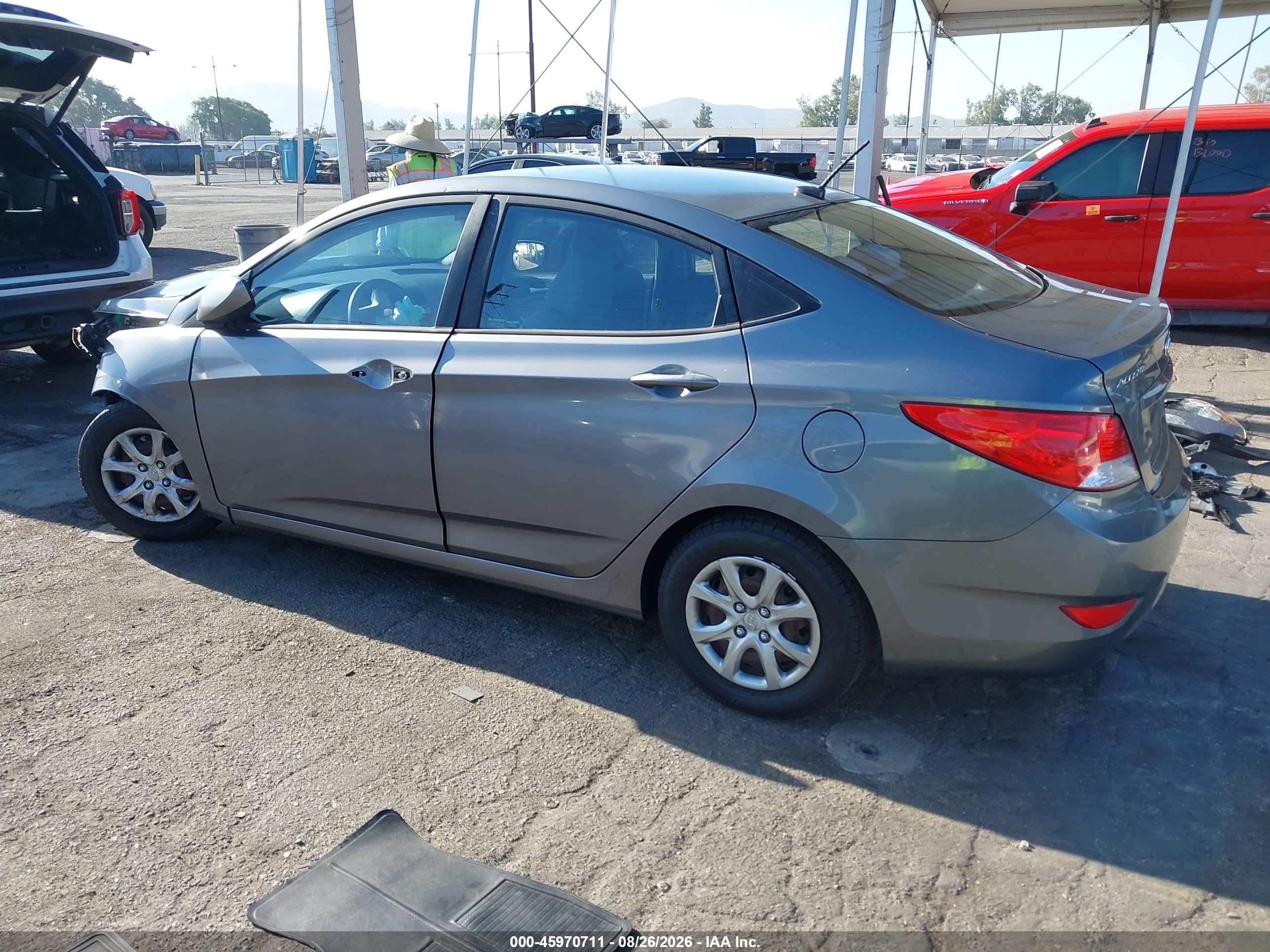 2014 Hyundai Accent Gls Silver vin: KMHCT4AE3EU695737