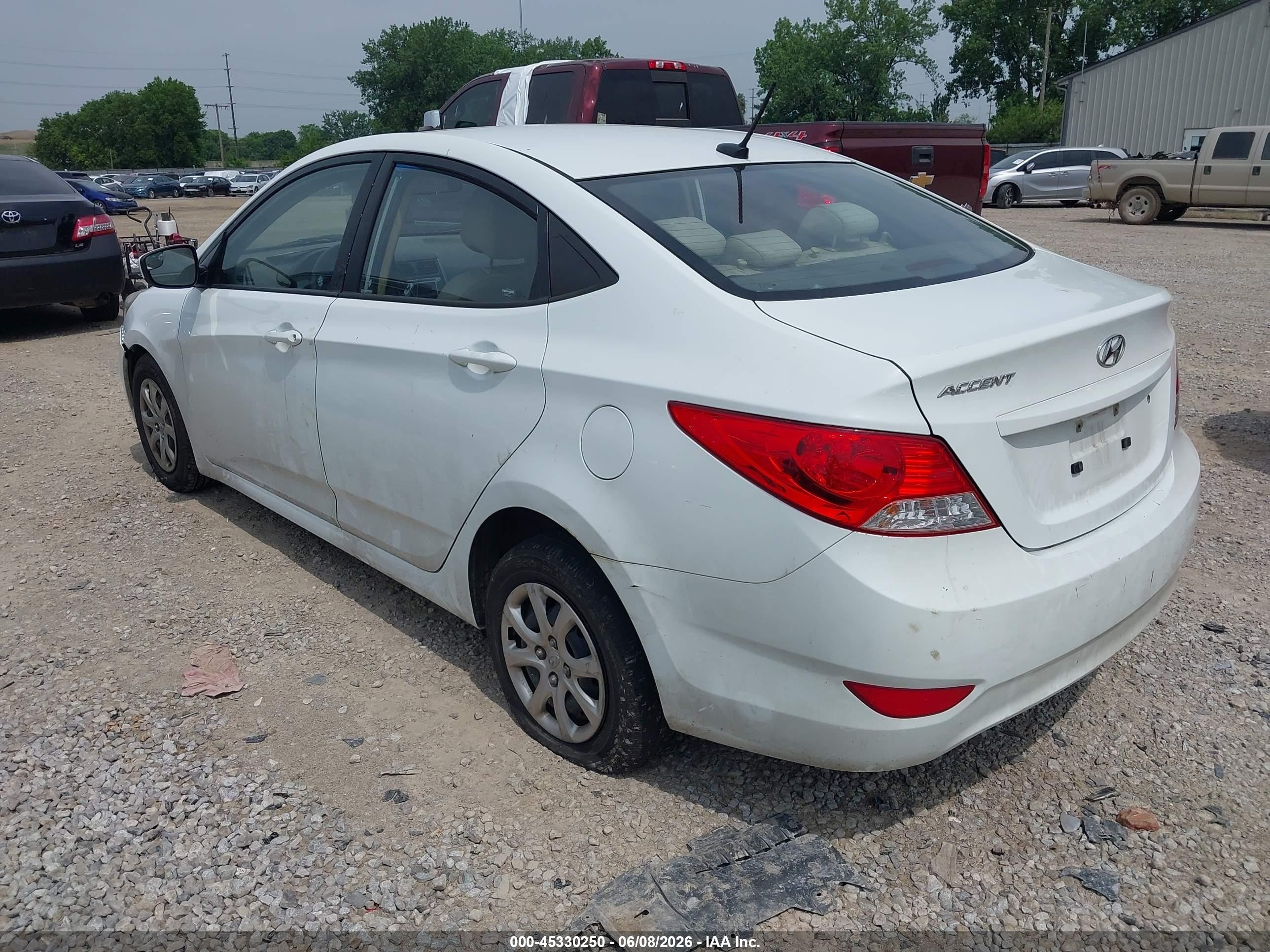 2014 Hyundai Accent Gls White vin: KMHCT4AE3EU751692
