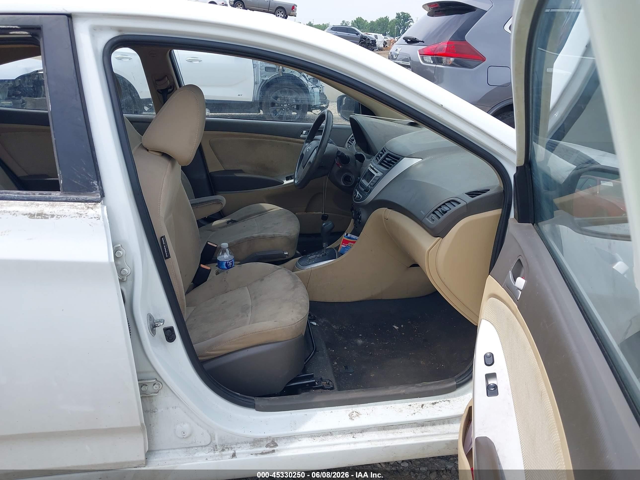2014 Hyundai Accent Gls White vin: KMHCT4AE3EU751692