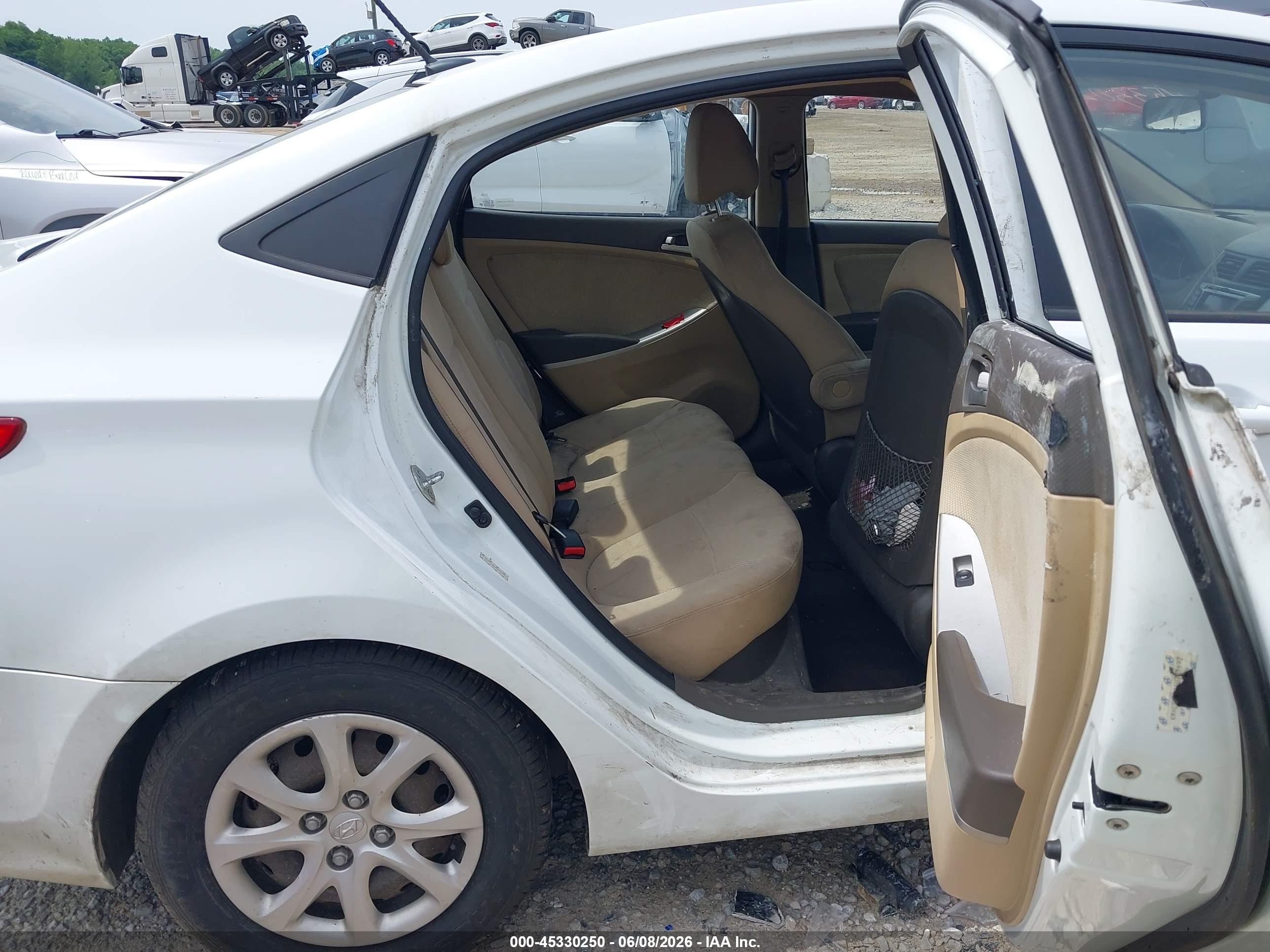 2014 Hyundai Accent Gls White vin: KMHCT4AE3EU751692