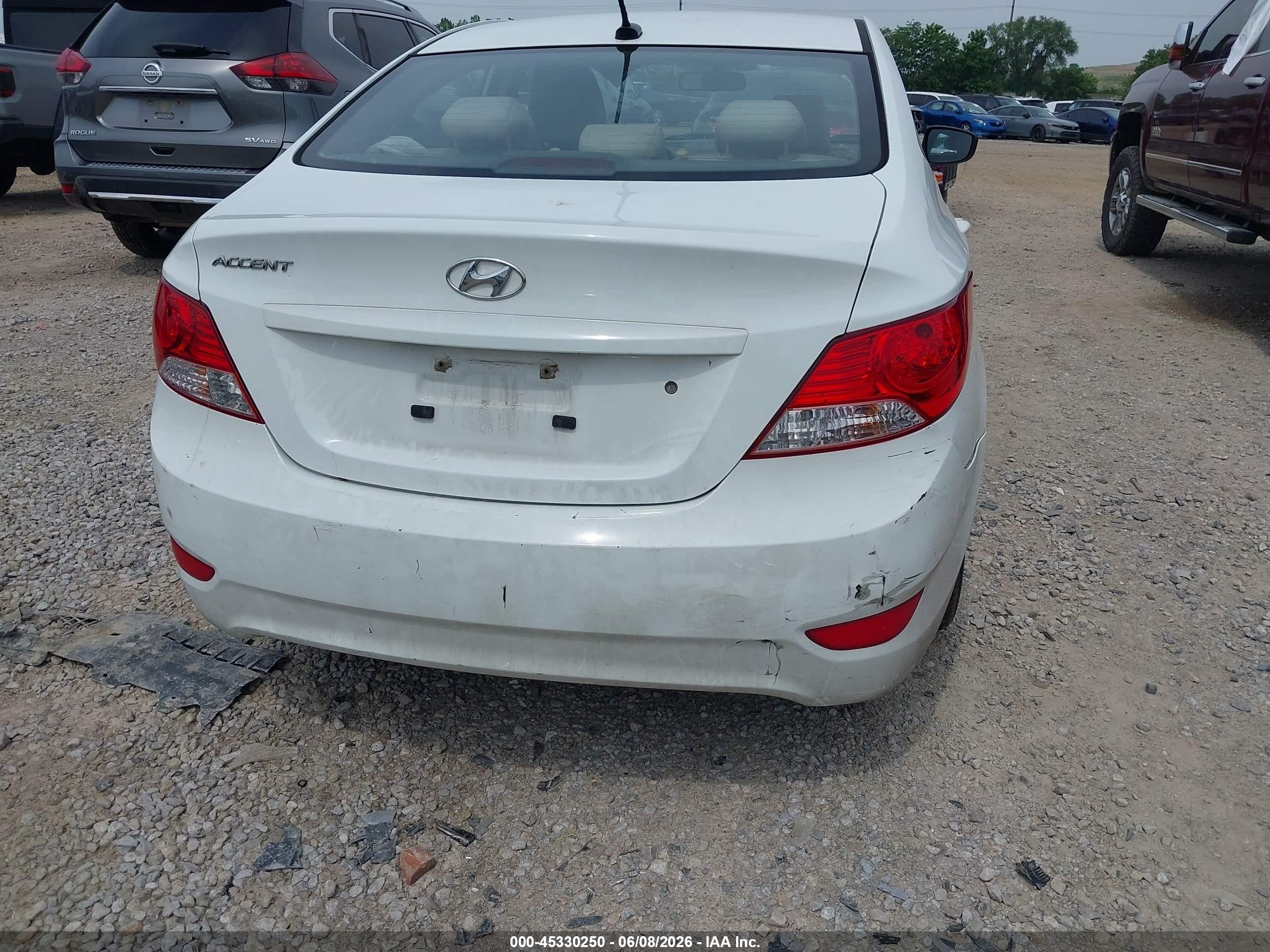 2014 Hyundai Accent Gls White vin: KMHCT4AE3EU751692