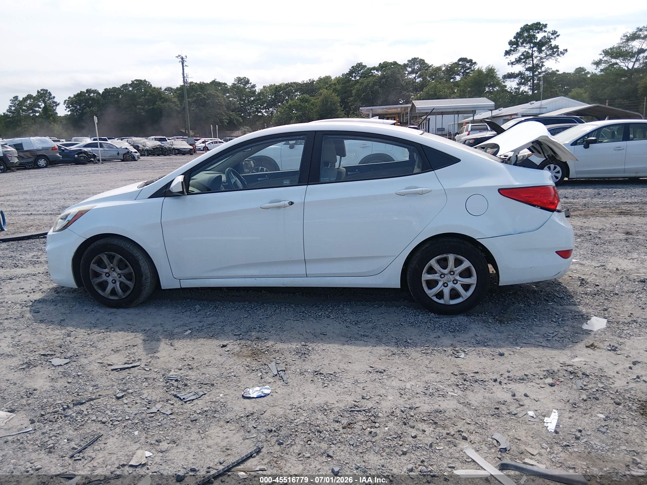 2014 Hyundai Accent Gls White vin: KMHCT4AE3EU757086