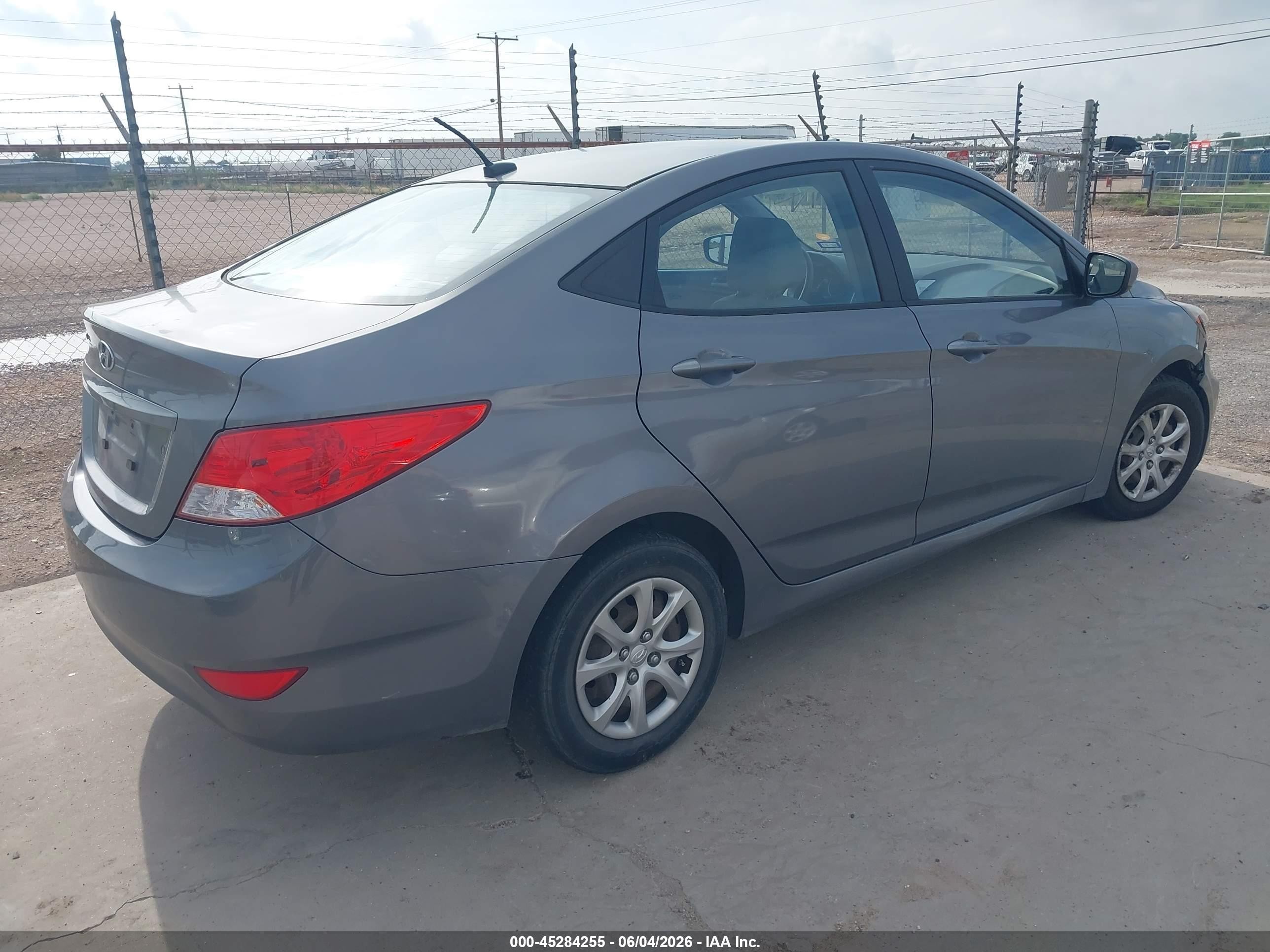2014 Hyundai Accent Gls Gray vin: KMHCT4AE3EU760568