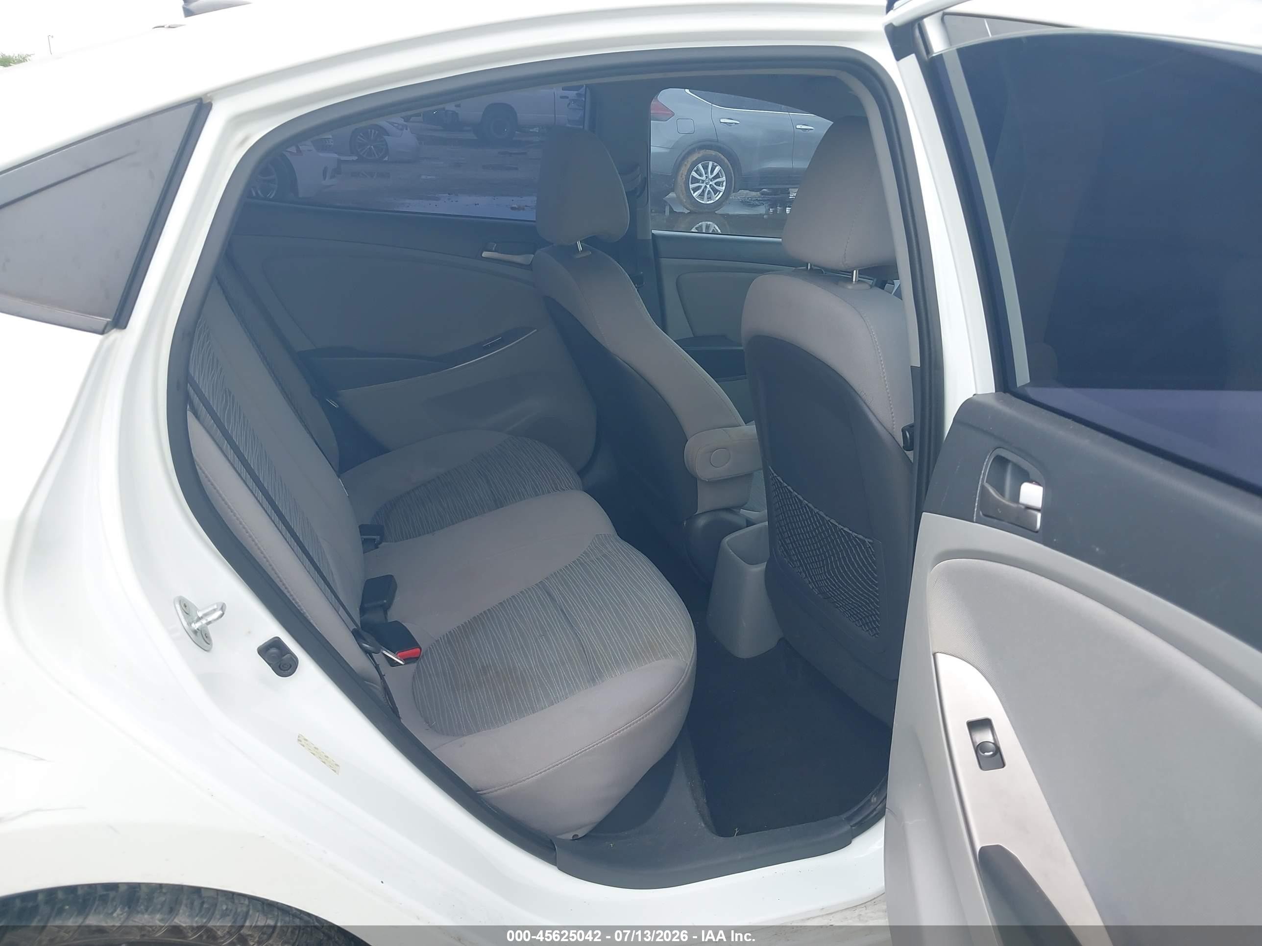 2015 Hyundai Accent Gls Белый vin: KMHCT4AE3FU825517