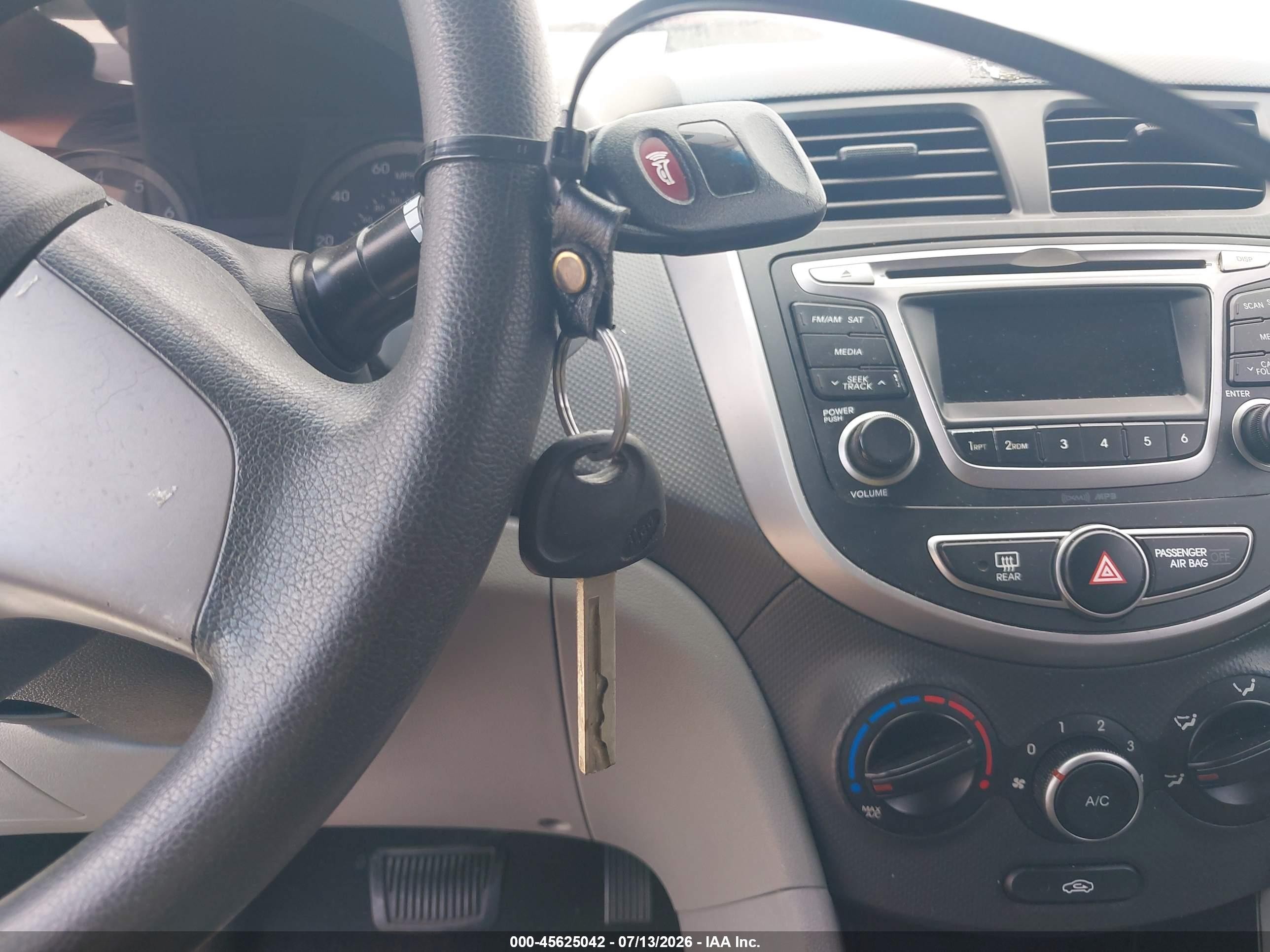 2015 Hyundai Accent Gls Белый vin: KMHCT4AE3FU825517