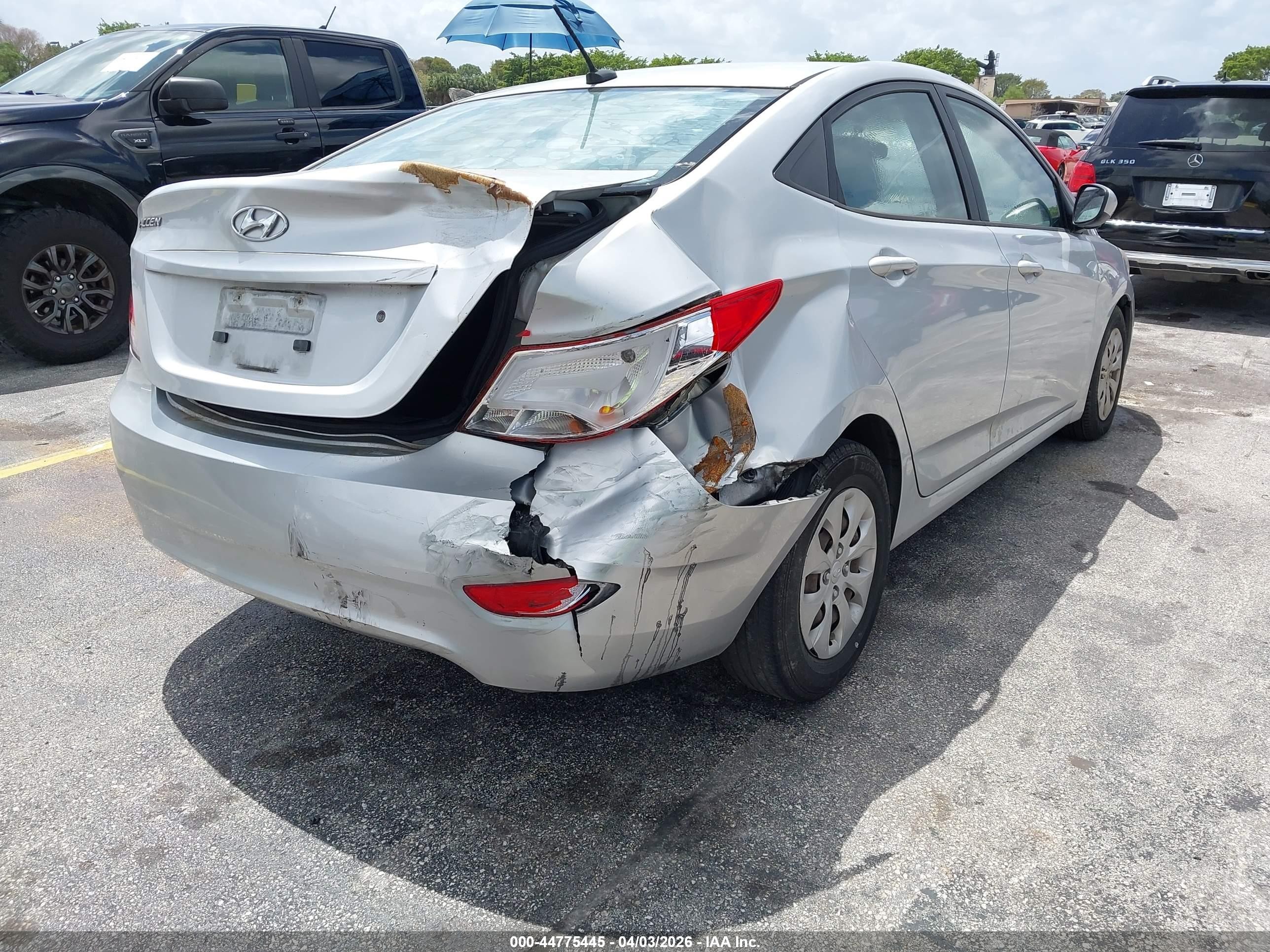 2015 Hyundai Accent Gls Silver vin: KMHCT4AE3FU833231
