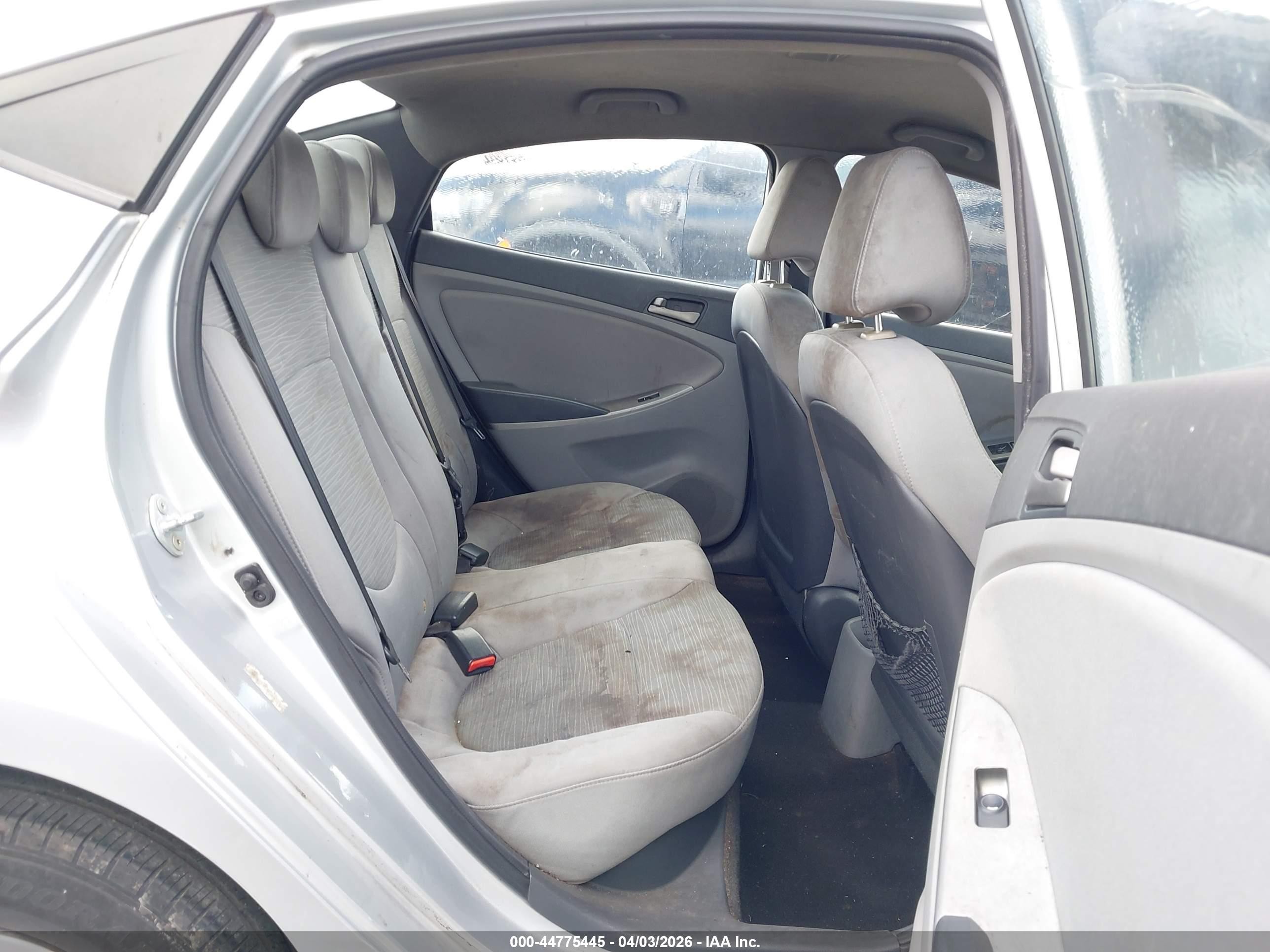 2015 Hyundai Accent Gls Silver vin: KMHCT4AE3FU833231
