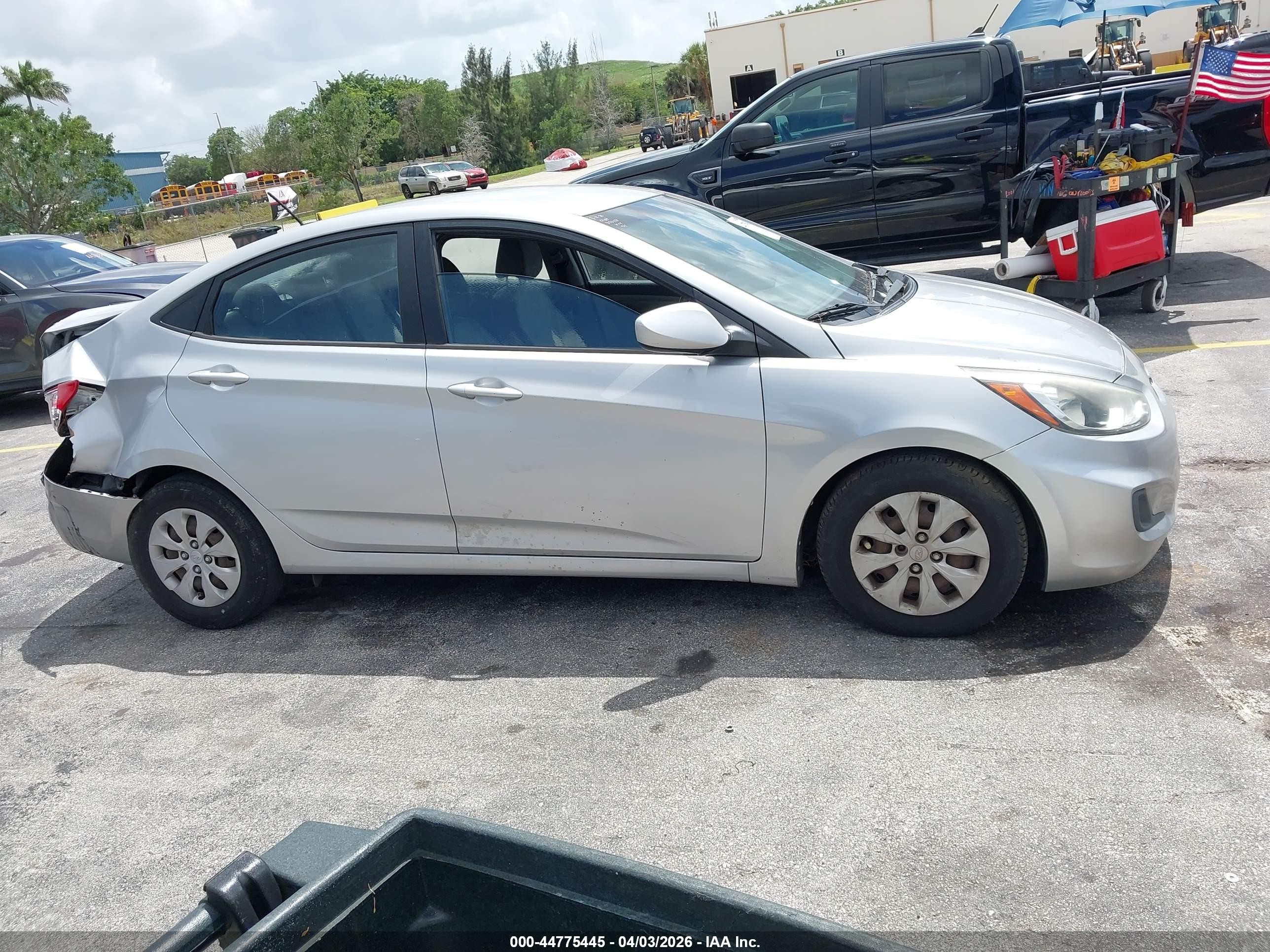 2015 Hyundai Accent Gls Silver vin: KMHCT4AE3FU833231