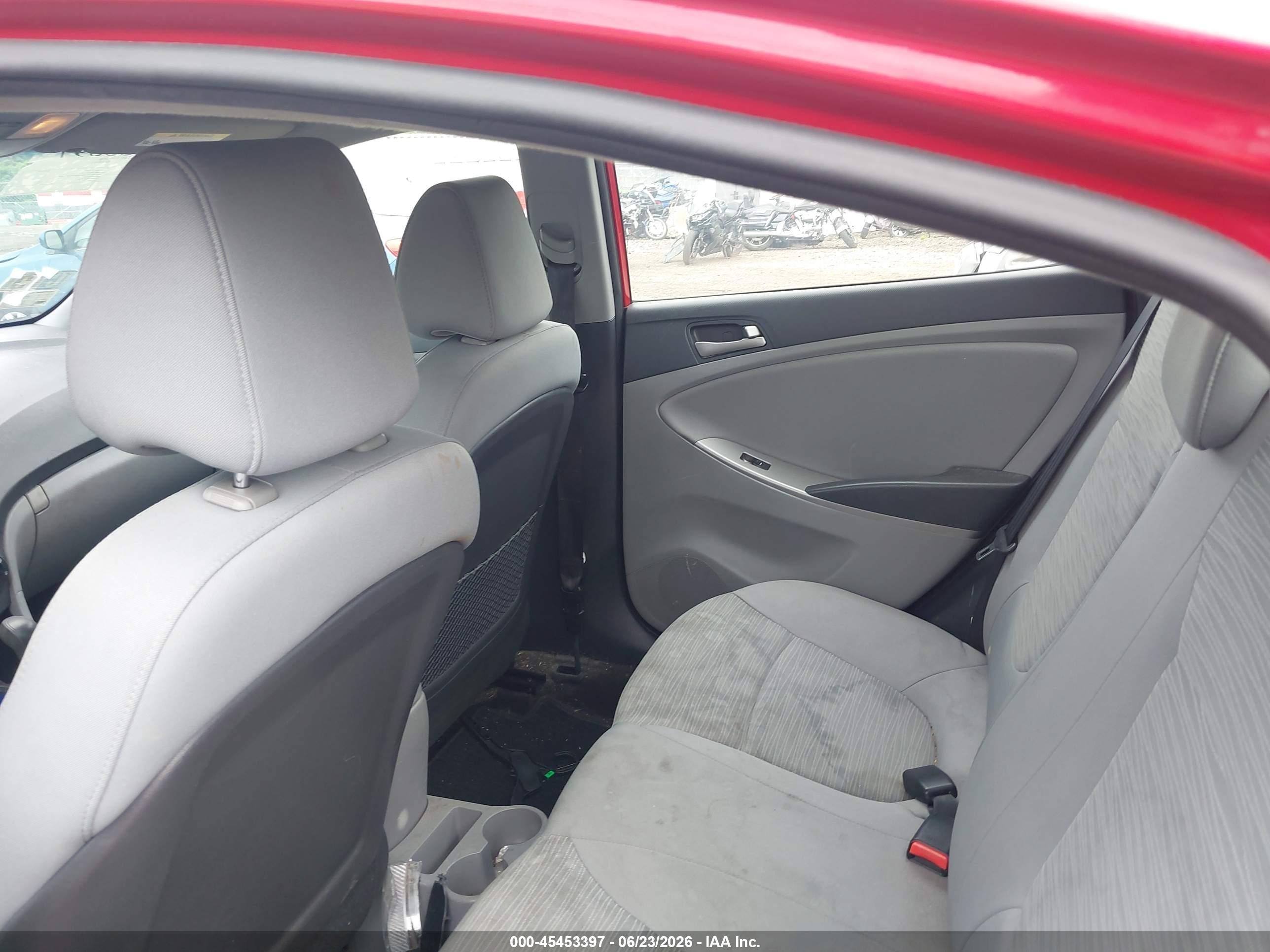 2015 Hyundai Accent Gls Red vin: KMHCT4AE3FU917792