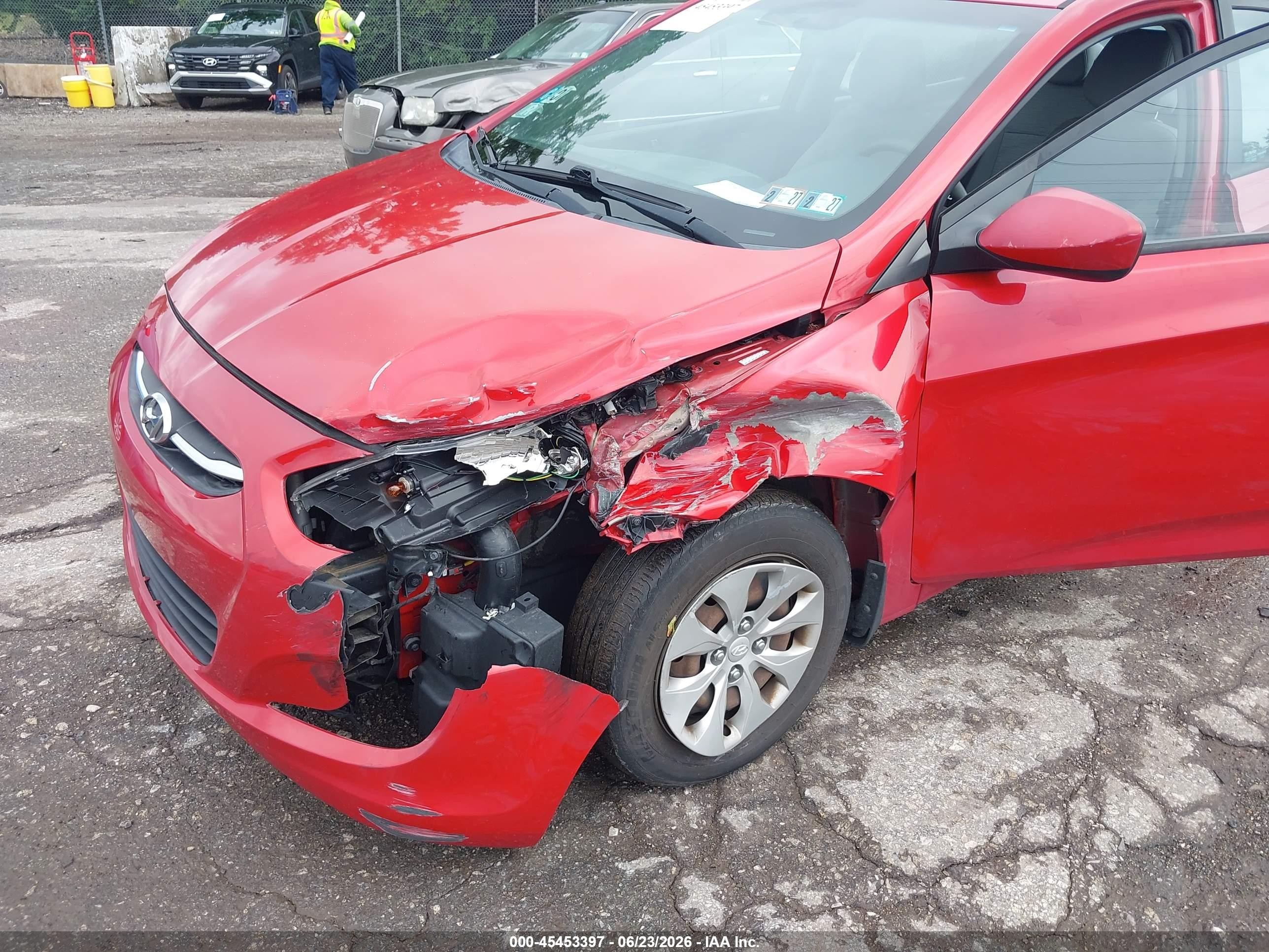 2015 Hyundai Accent Gls Red vin: KMHCT4AE3FU917792