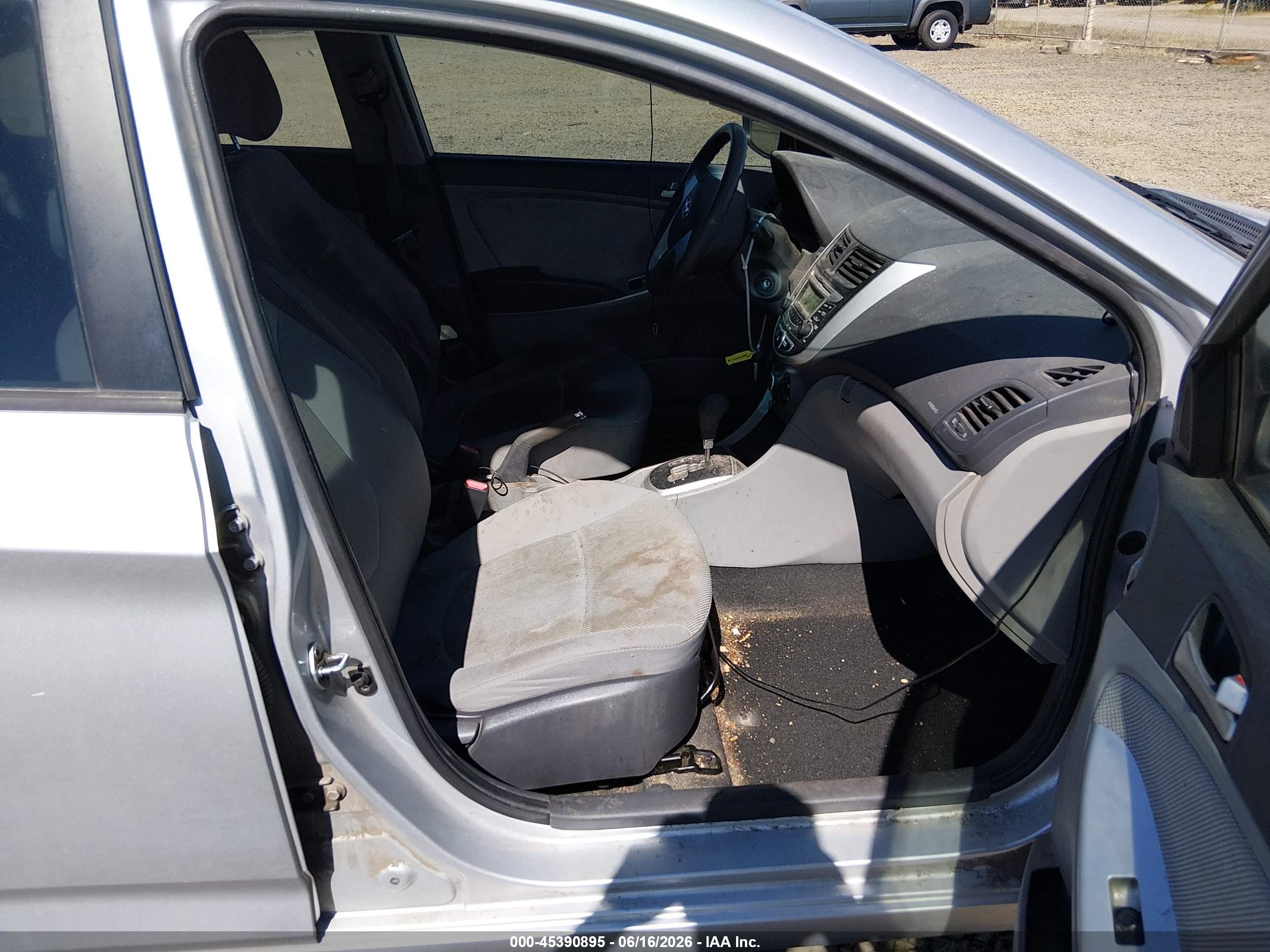 2012 Hyundai Accent Gls Silver vin: KMHCT4AE4CU083334