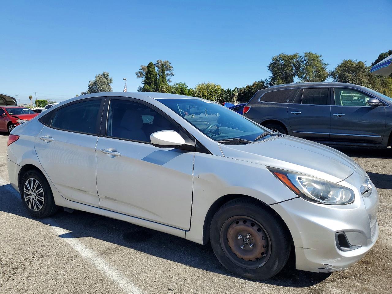 2012 Hyundai Accent Gls Серебряный vin: KMHCT4AE4CU242580