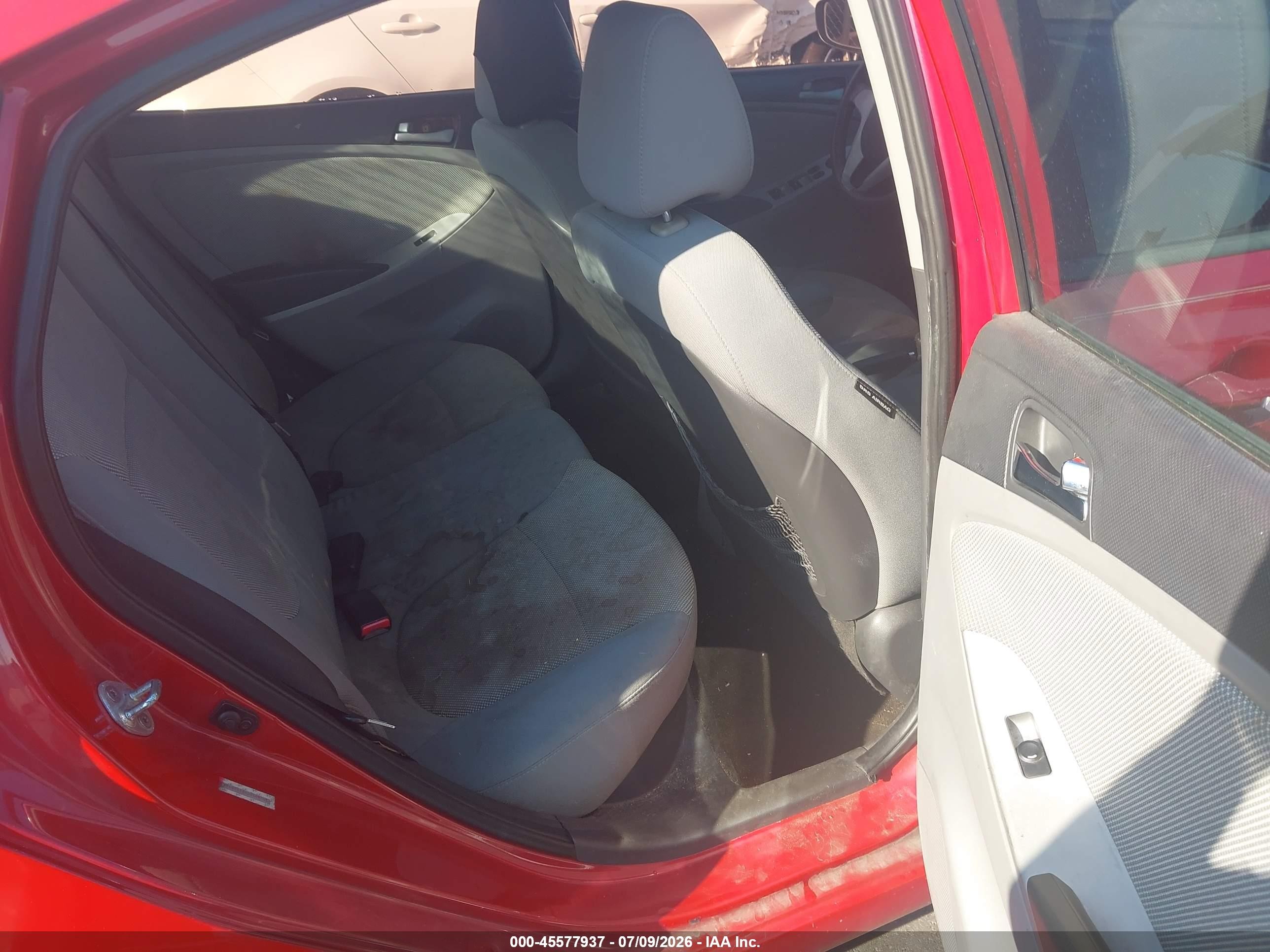 2013 Hyundai Accent Gls Red vin: KMHCT4AE4DU349338