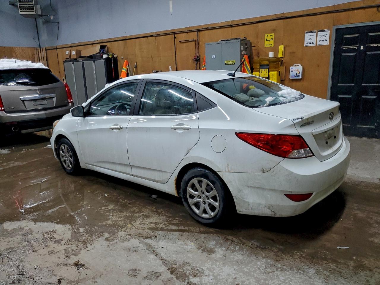 2013 Hyundai Accent Gls White vin: KMHCT4AE4DU452937
