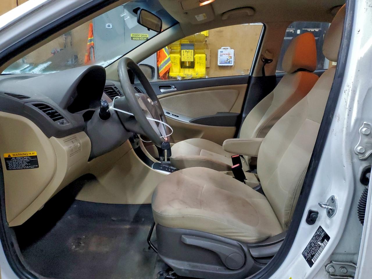 2013 Hyundai Accent Gls White vin: KMHCT4AE4DU452937