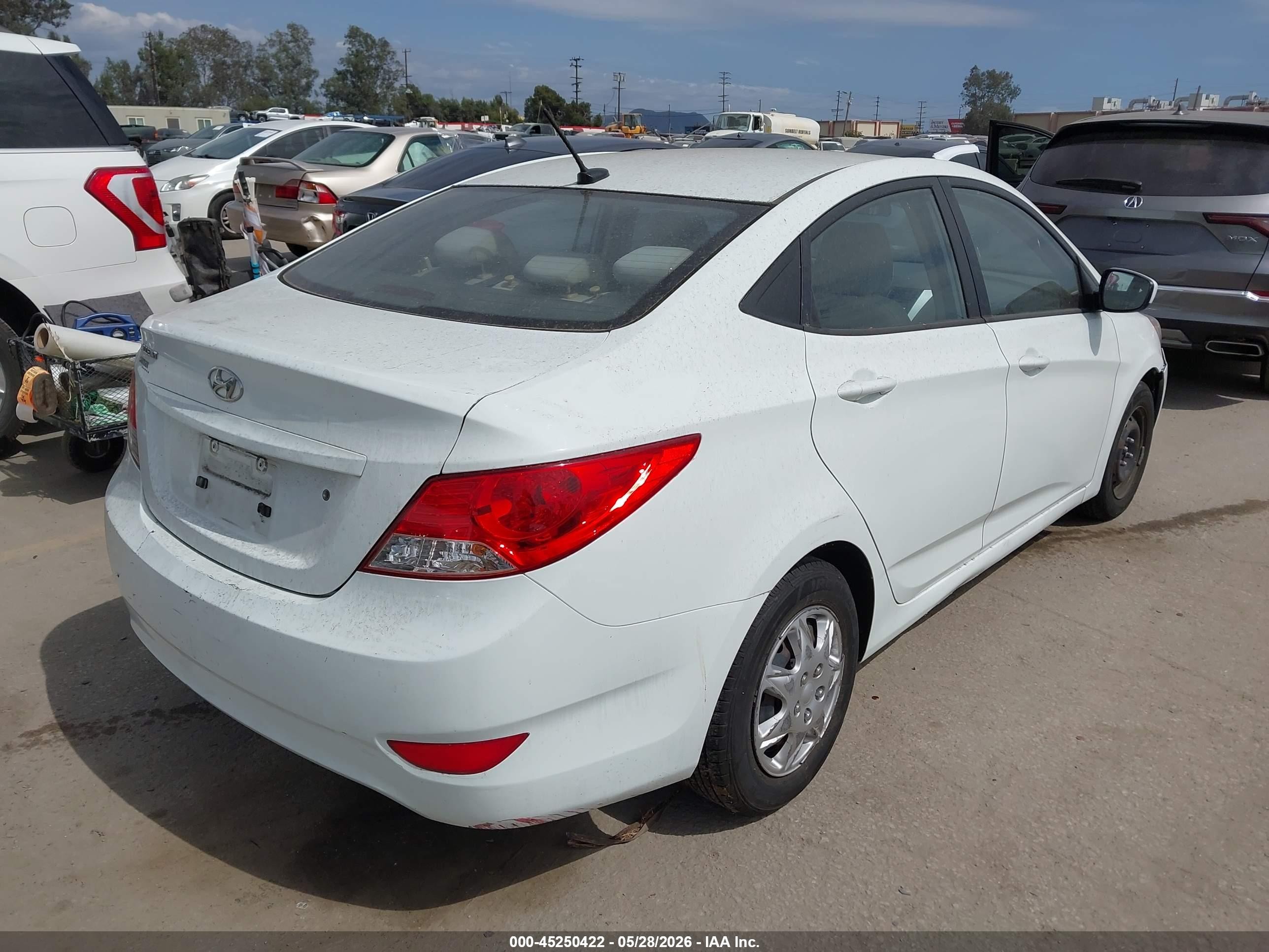 2013 Hyundai Accent Gls White vin: KMHCT4AE4DU559003