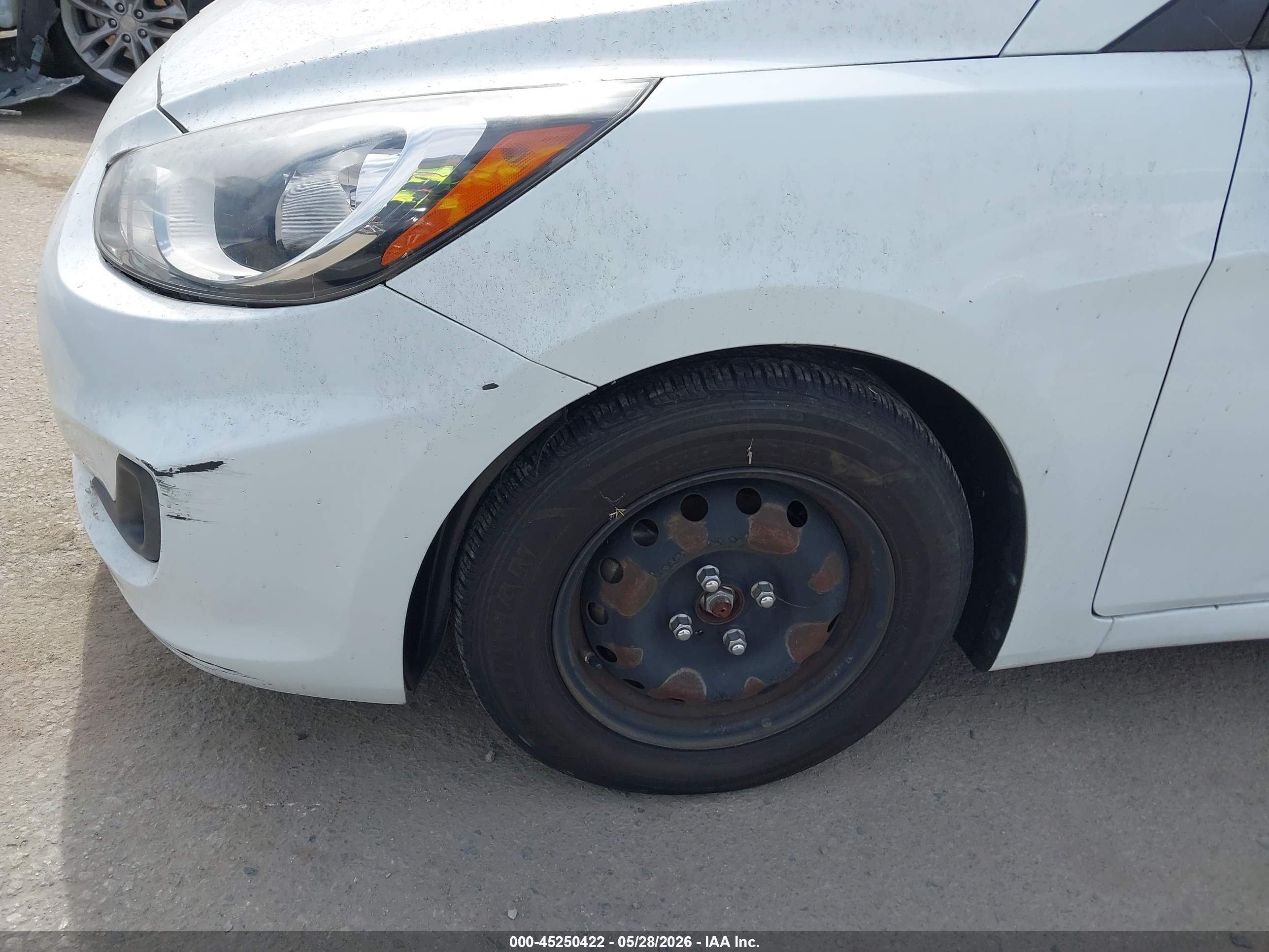 2013 Hyundai Accent Gls White vin: KMHCT4AE4DU559003