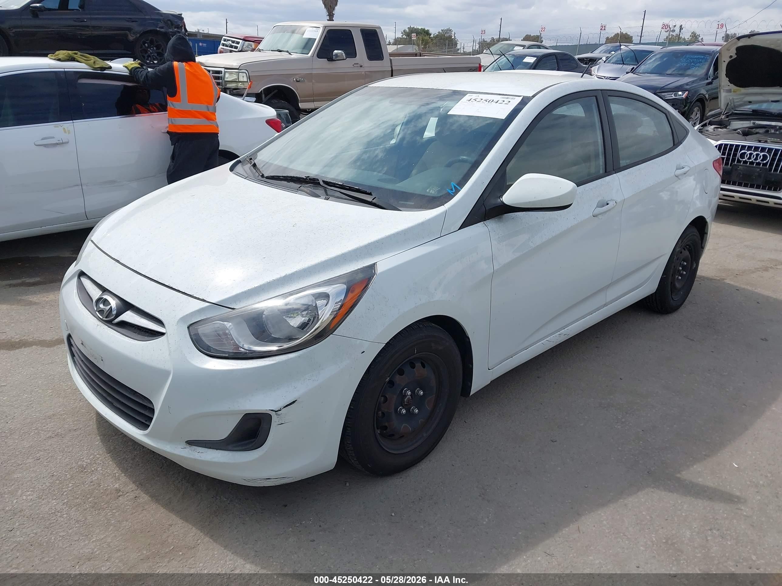 2013 Hyundai Accent Gls White vin: KMHCT4AE4DU559003