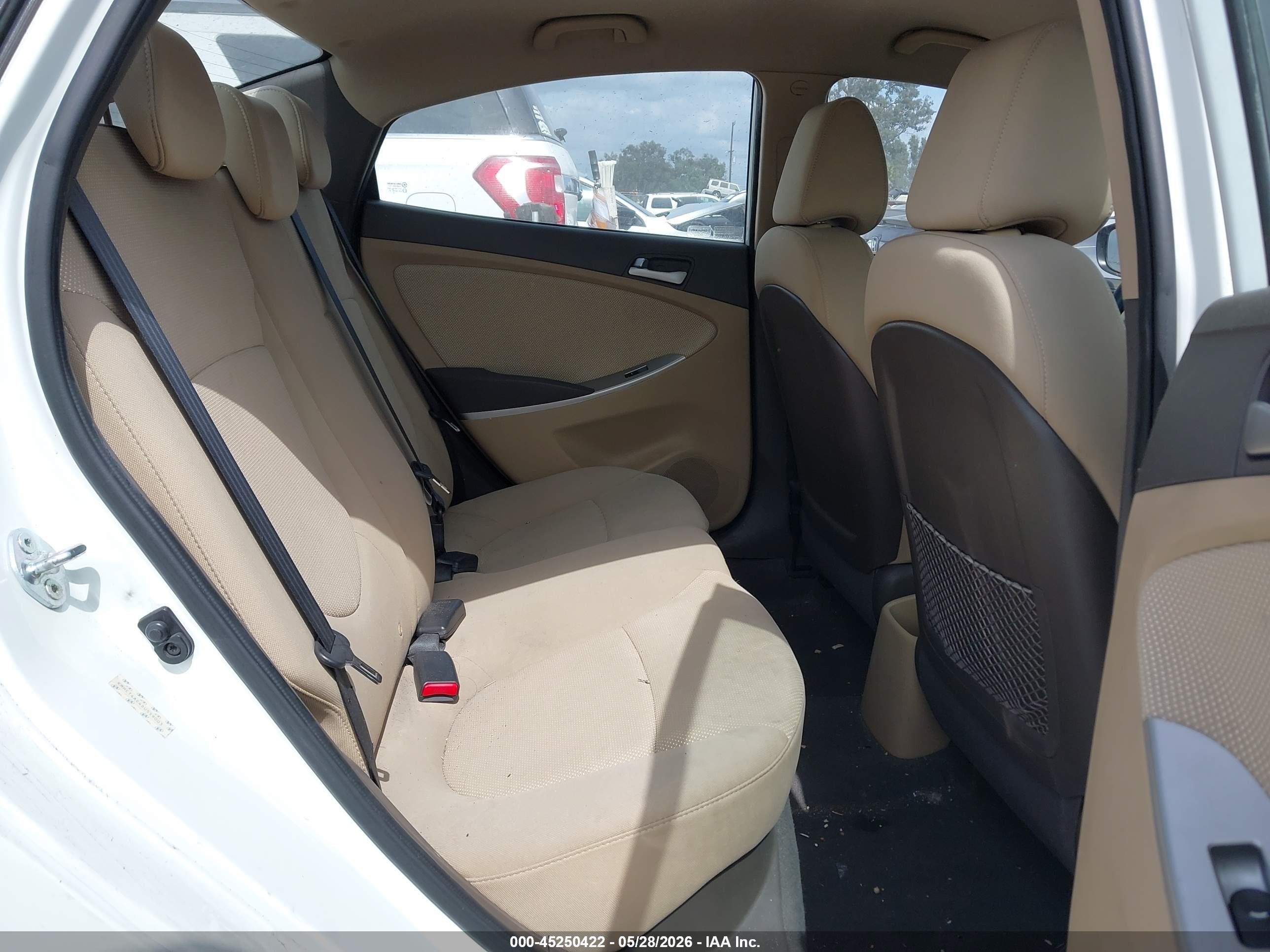 2013 Hyundai Accent Gls White vin: KMHCT4AE4DU559003
