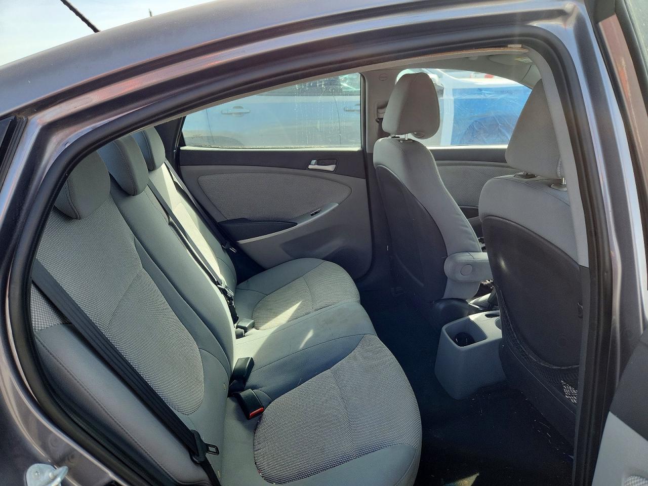 2013 Hyundai Accent Gls Silver vin: KMHCT4AE4DU562418