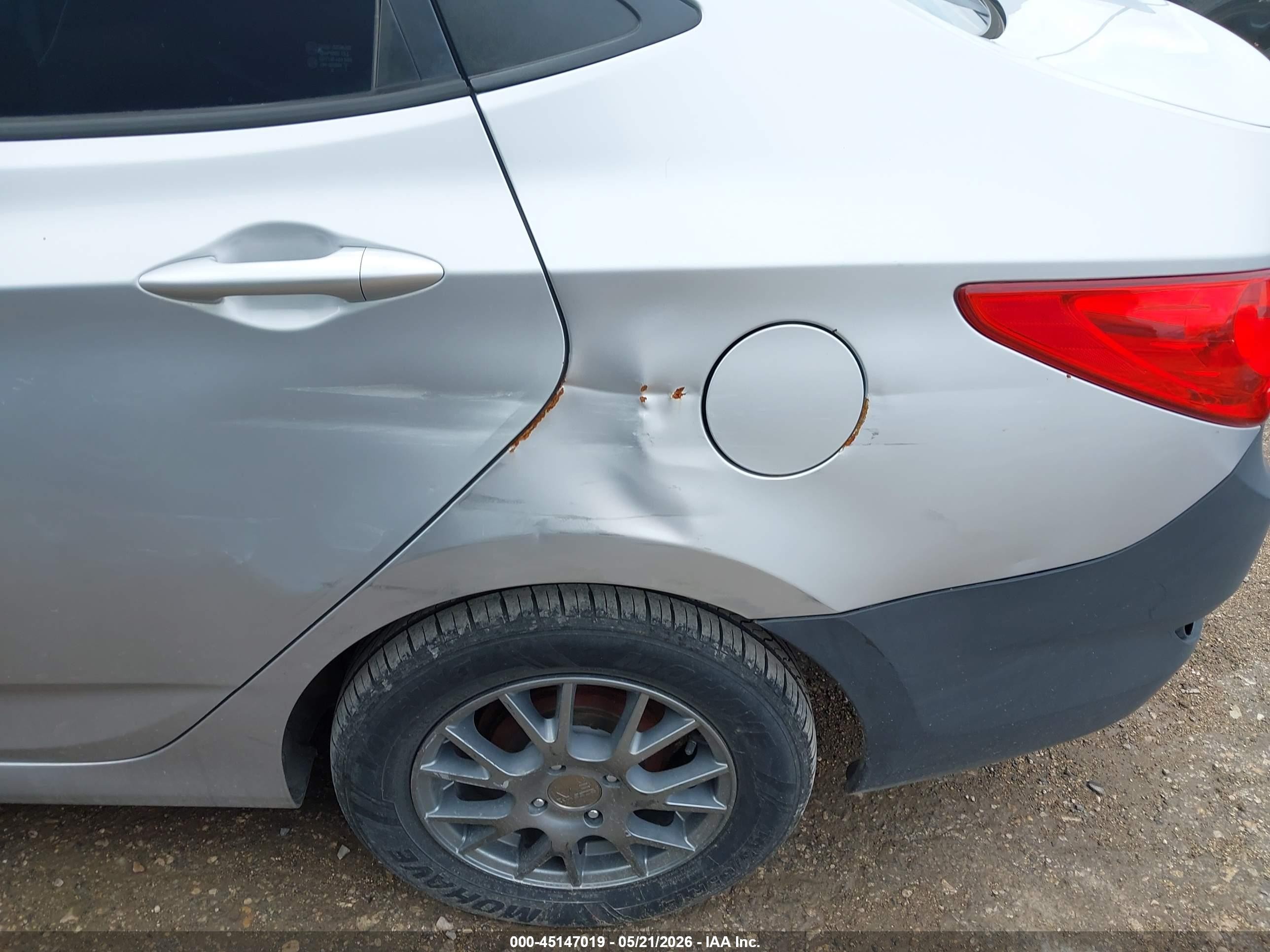 2014 Hyundai Accent Gls Silver vin: KMHCT4AE4EU709418