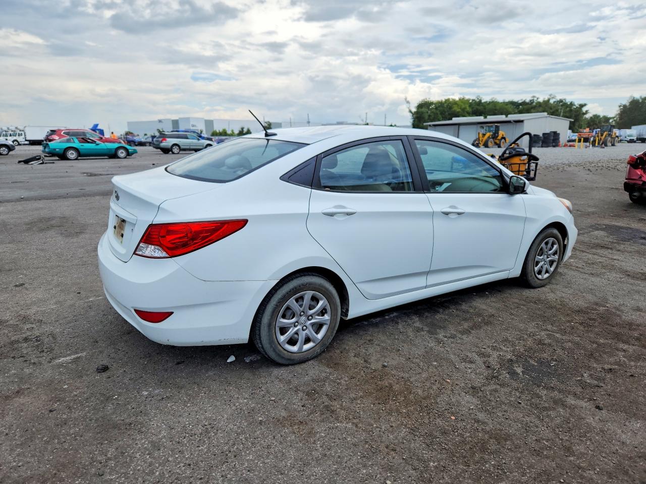 2014 Hyundai Accent Gls White vin: KMHCT4AE4EU715915