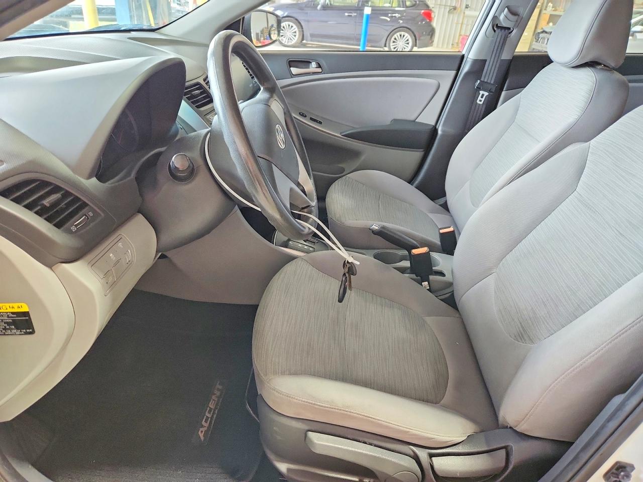 2015 Hyundai Accent Gls White vin: KMHCT4AE4FU847011