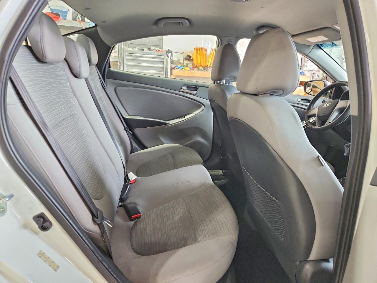 2015 Hyundai Accent Gls White vin: KMHCT4AE4FU847011